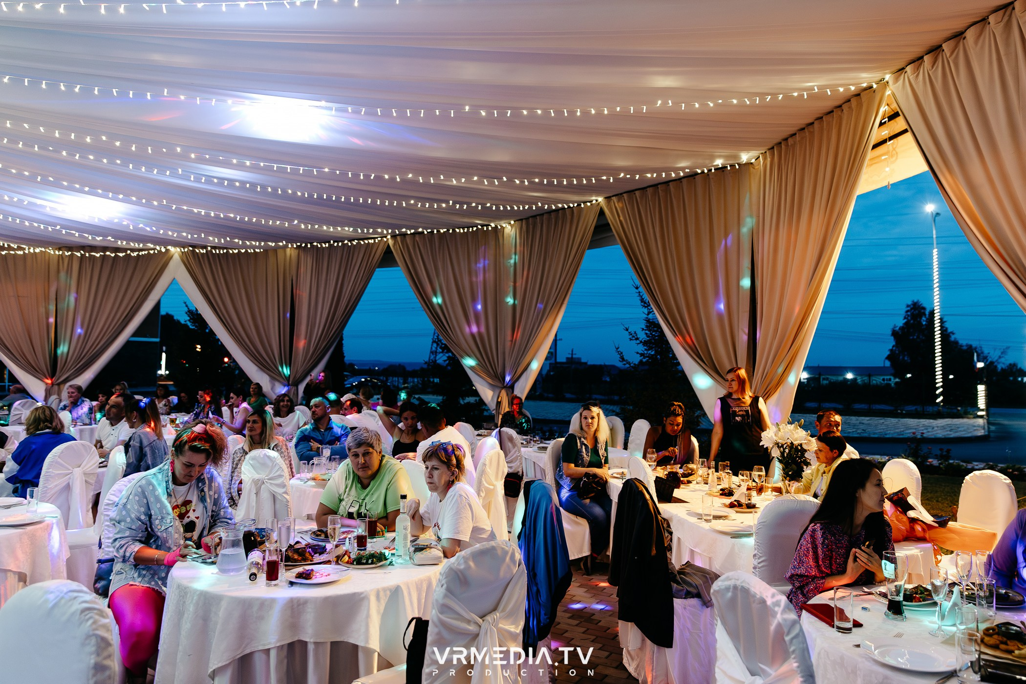 «Назад в 90-е!» в ресторане «Империя»