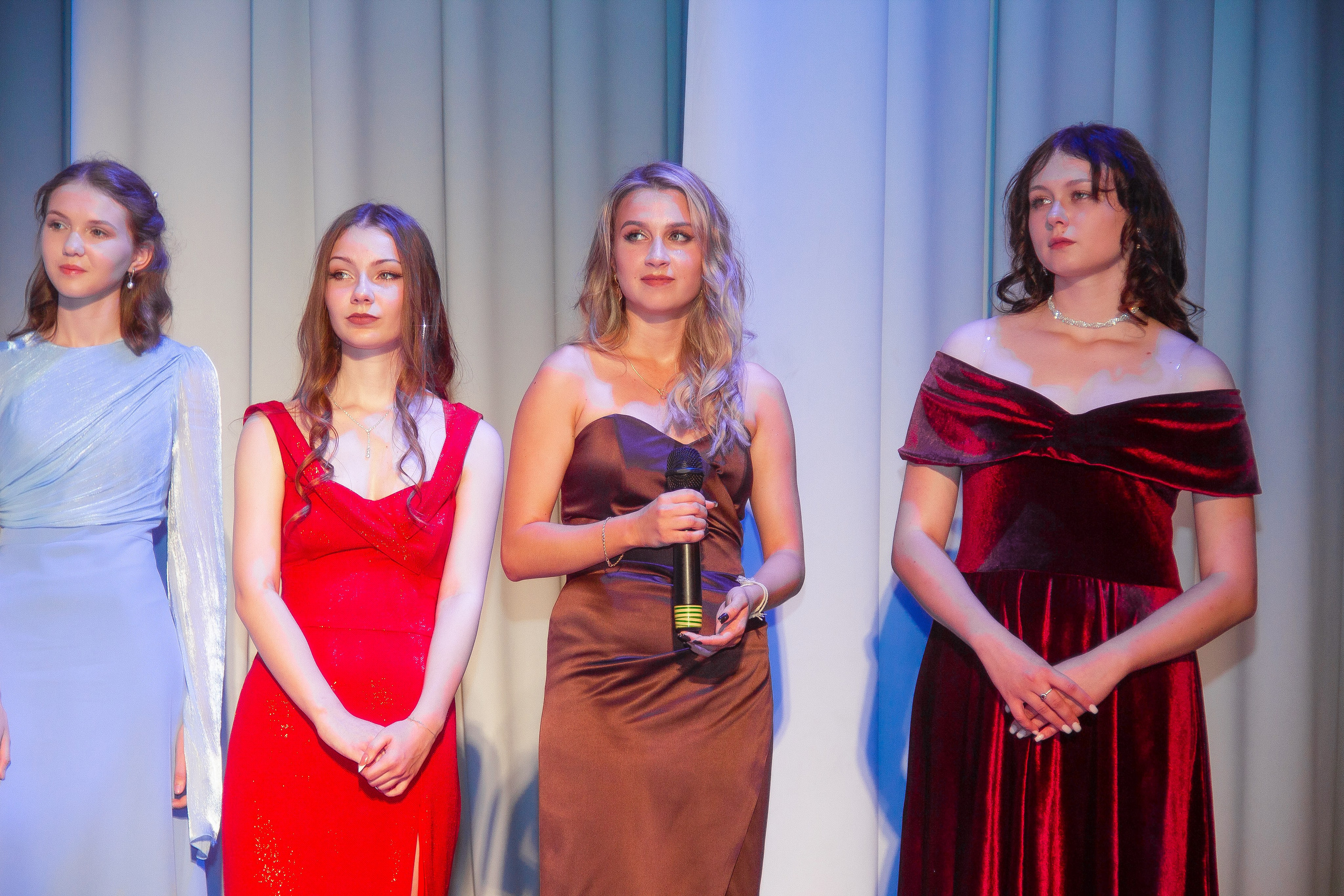 9-11 классы СЪЁМКИ ВЫПУСКНЫХ И ПОСЛЕДНИХ ЗВОНКОВ. Выпускные альбомы для школ и Детских садов в Барнауле /Выпускные/Свадебные/Детские/Семейные и др. виды съёмок /Фотограф Вера Валейко