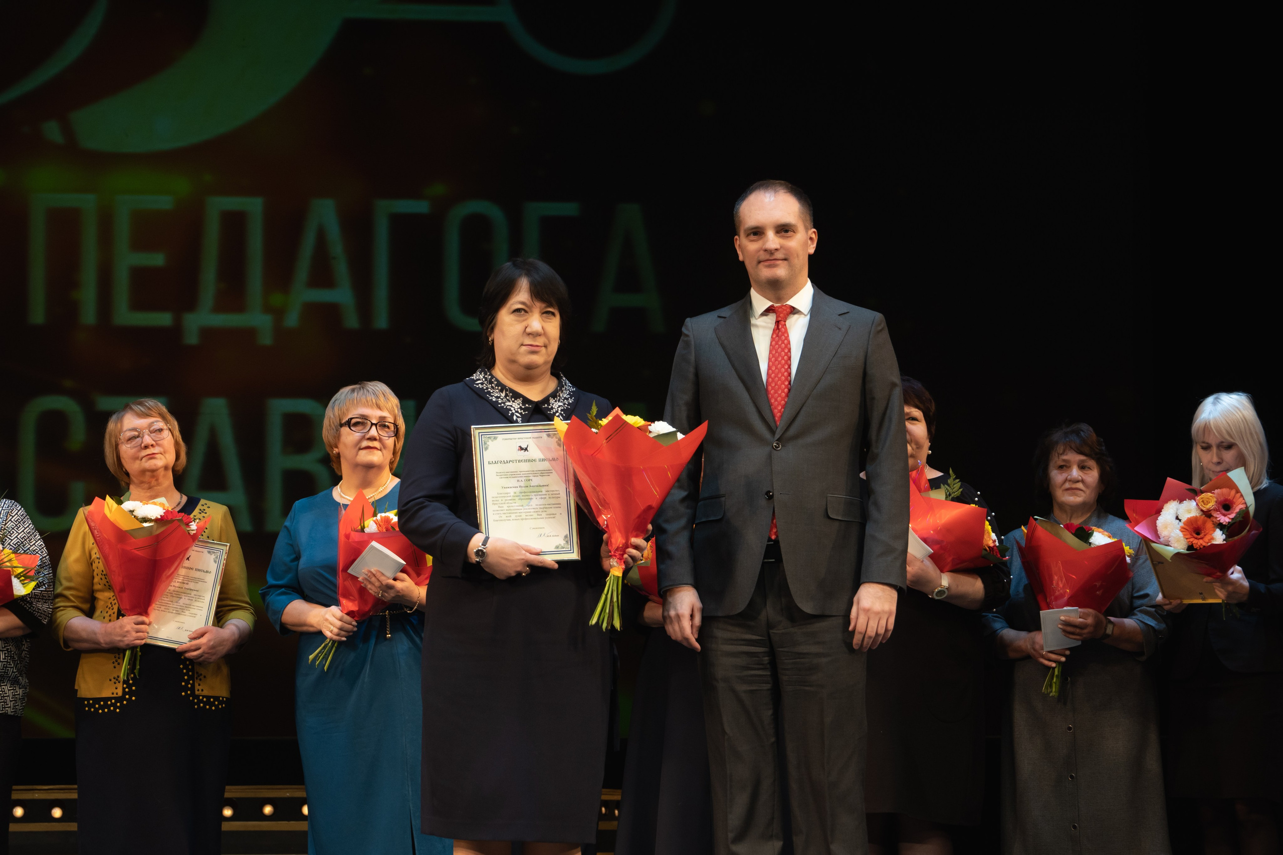 Музыкальный театр. Занимаюсь профессиональной фотографией и живу рядом с Байкалом. Работаю в разных жанрах