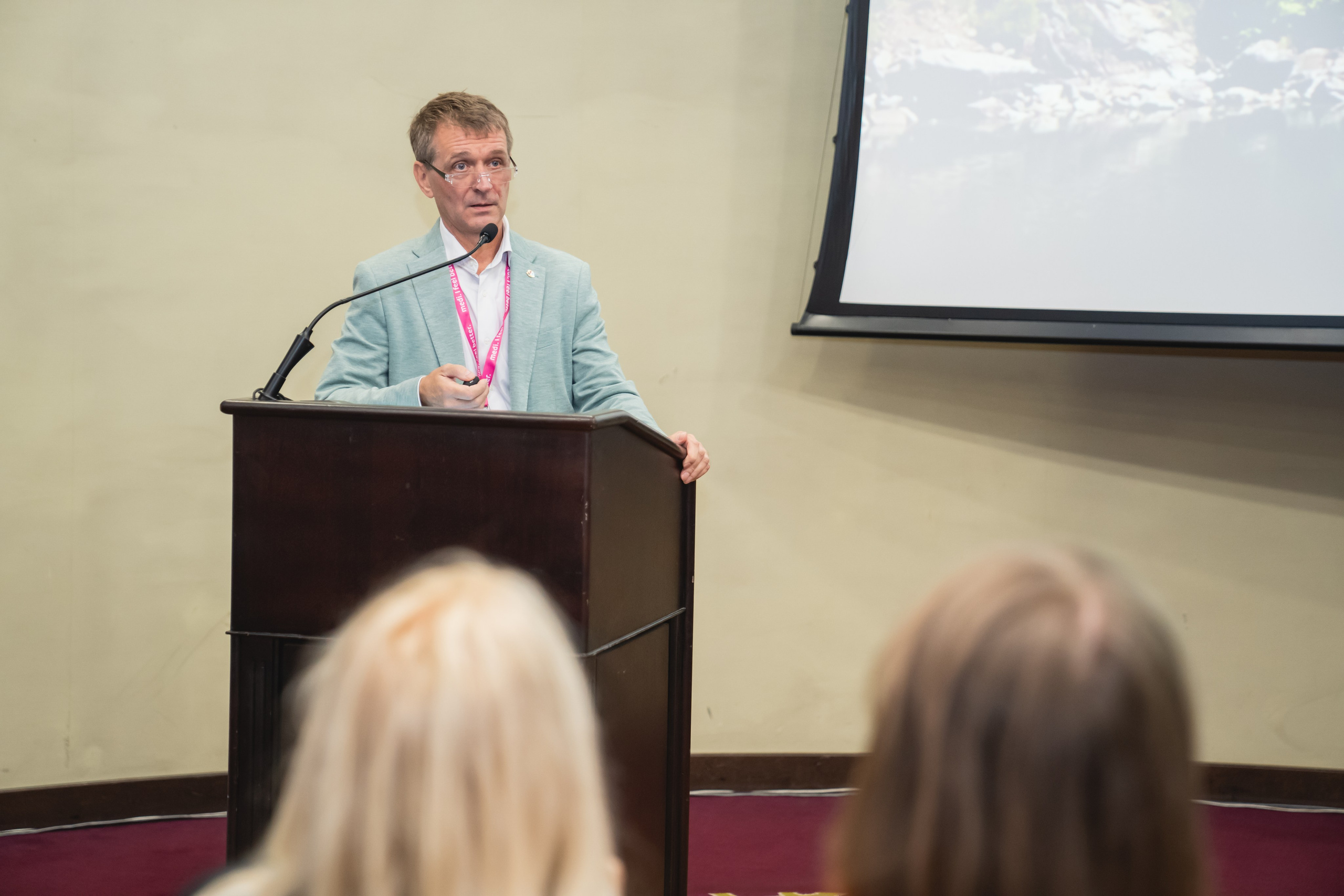 Фотосессия форумов, конференций. Занимаюсь профессиональной фотографией и живу рядом с Байкалом. Работаю в разных жанрах