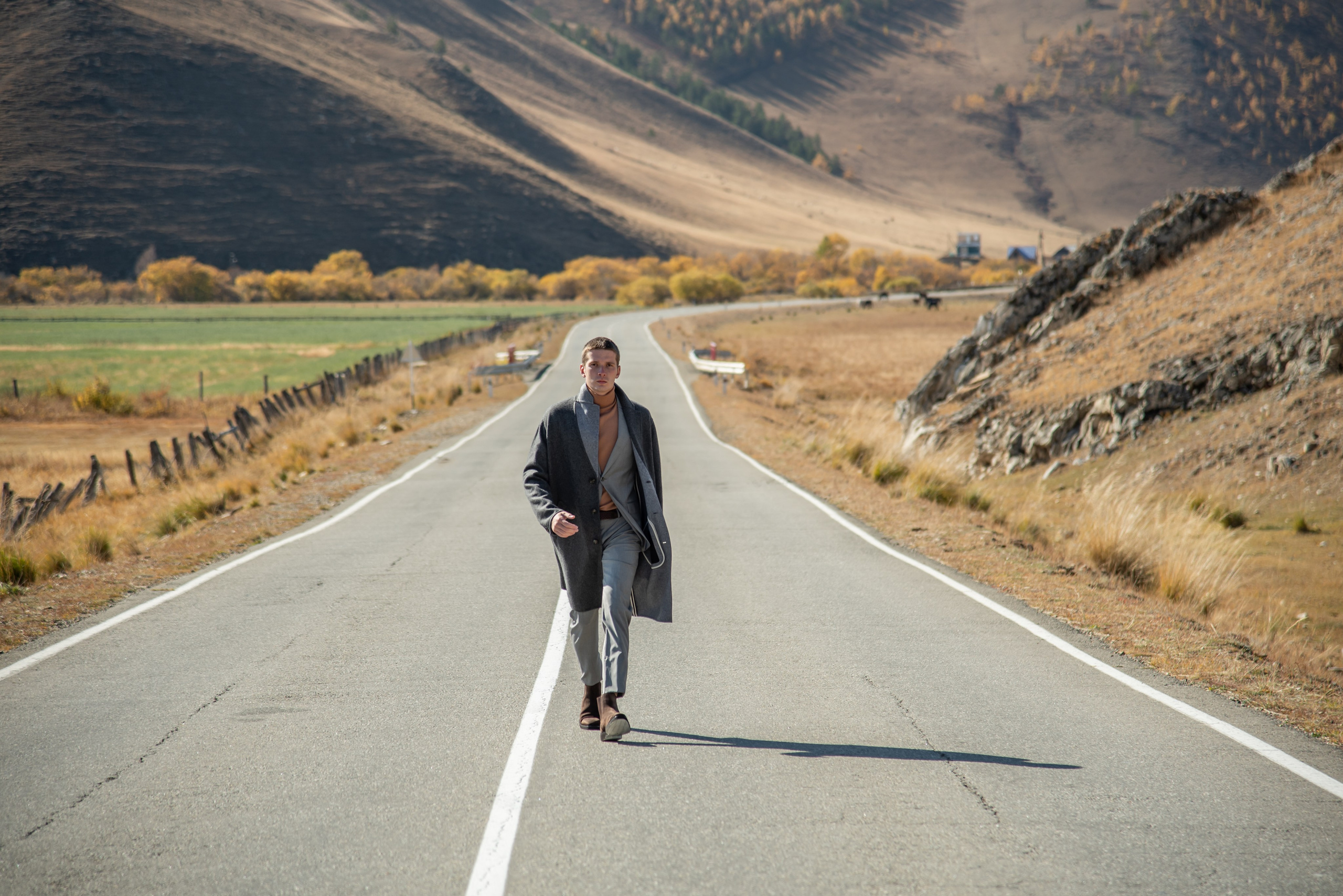 Съёмка одежды на Ольхоне. Занимаюсь профессиональной фотографией и живу рядом с Байкалом. Работаю в разных жанрах
