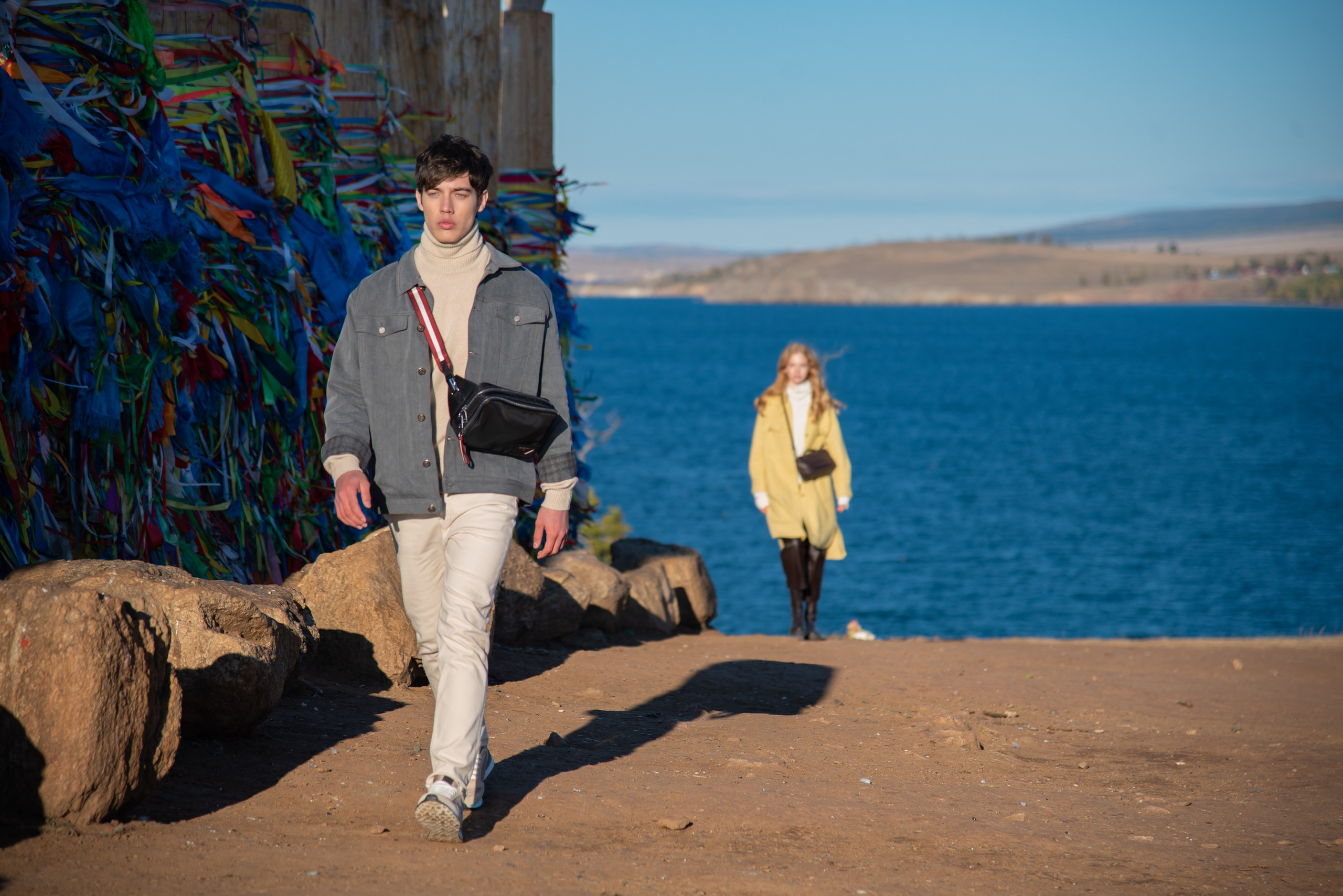 Съёмка одежды на Ольхоне. Занимаюсь профессиональной фотографией и живу рядом с Байкалом. Работаю в разных жанрах