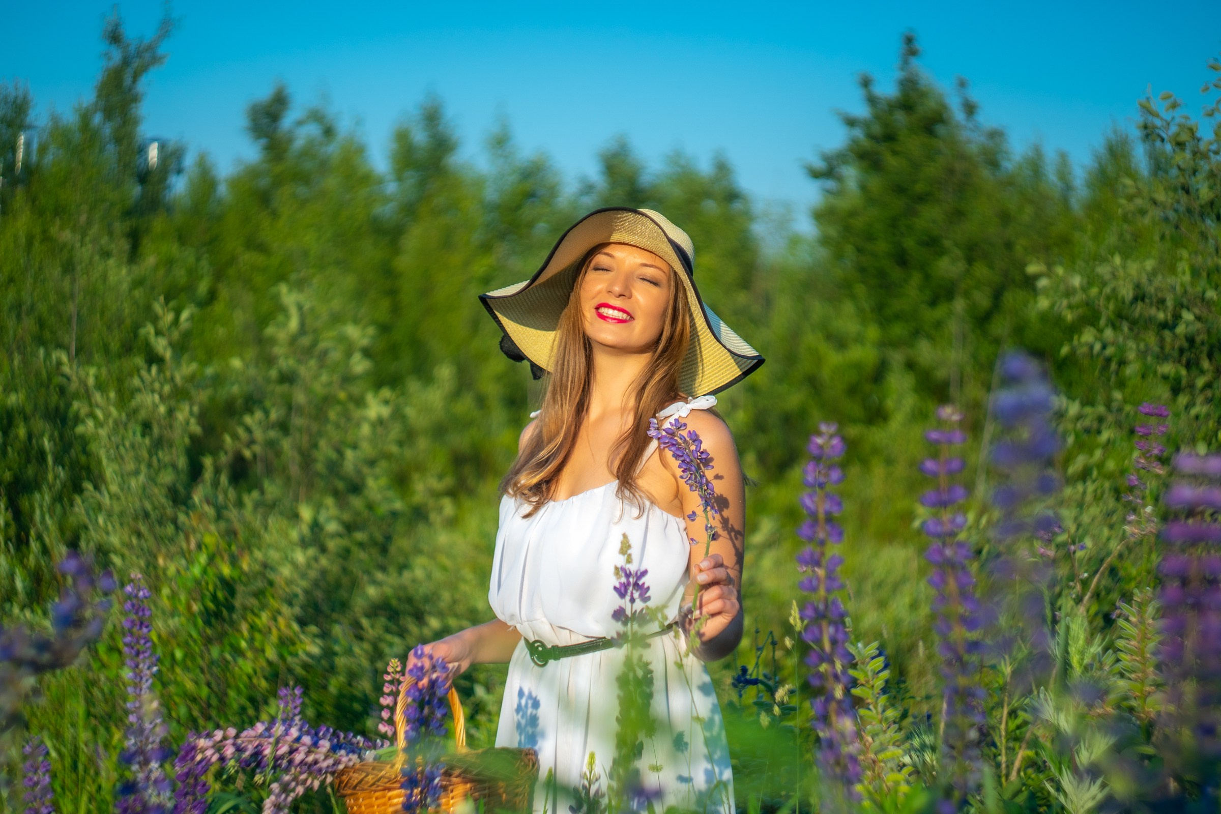 Лиза. Люпины. Портретный фотограф в Санкт-Петербурге Александр Быстрицкий