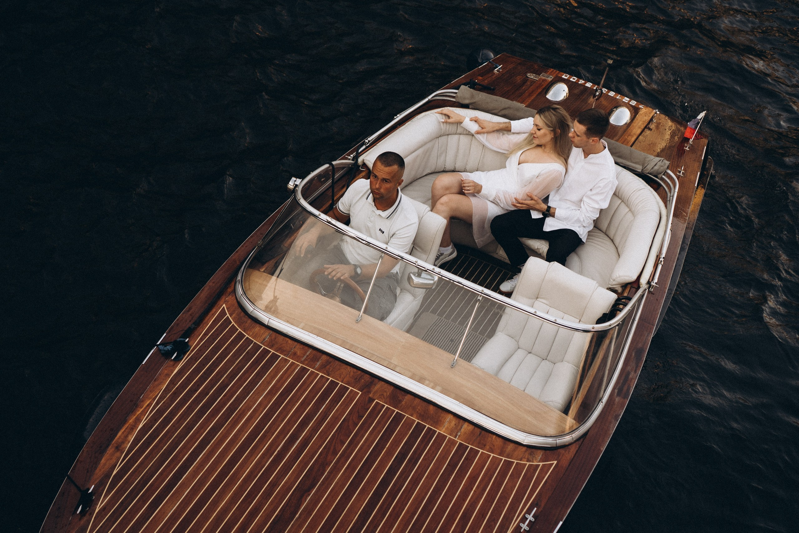 СВАДЕНБНАЯ СЬЕМКА НА КАТЕРЕ ПО КАНАЛАМ САНКТ-ПЕТЕРБУРГА И В АКВАТОРИИ НЕВЫ. Профессиональный фотограф, Санкт-Петербург — Виктория Богомолова