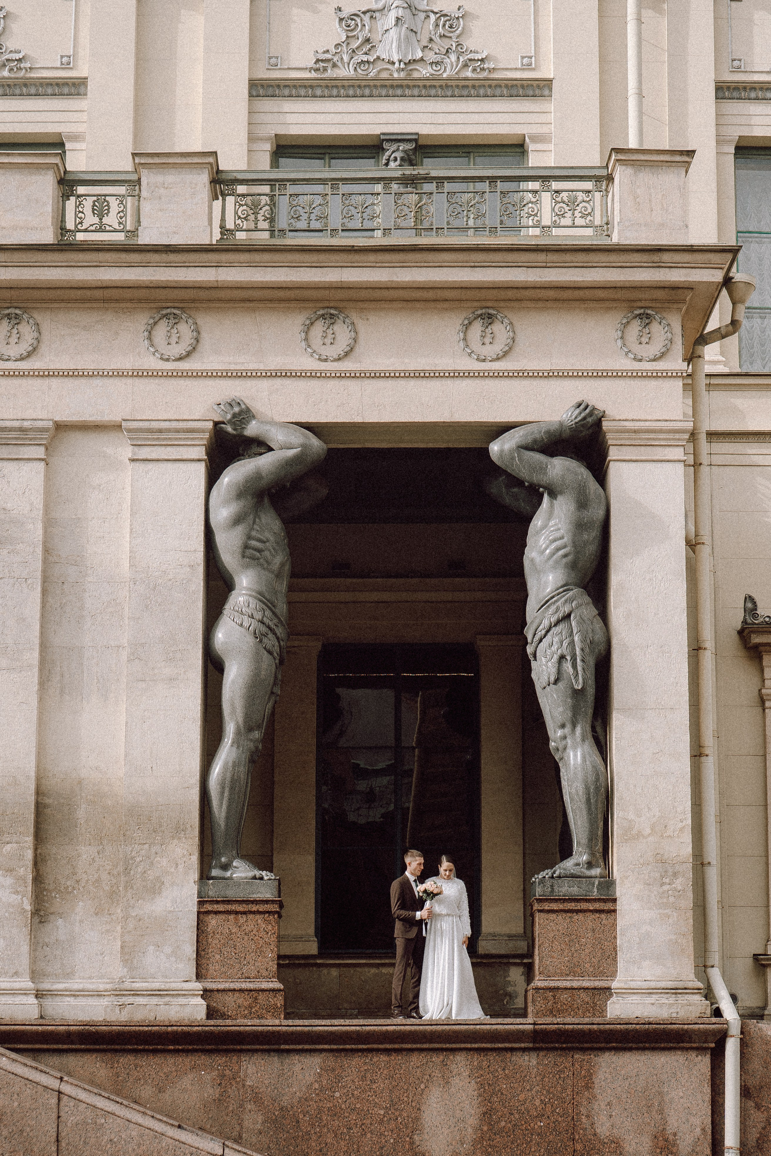 СВАДЕБНАЯ ПРОГУЛКА В САНТК-ПЕТЕРБУРГЕ (ИСАКИЕВСКИЙ СОБОР, ЗИМНЯЯ КАНАВКА, ЭРМИТАЖ И БОЛЬШАЯ МОРСКАЯ УЛИЦА). Профессиональный фотограф, Санкт-Петербург — Виктория Богомолова