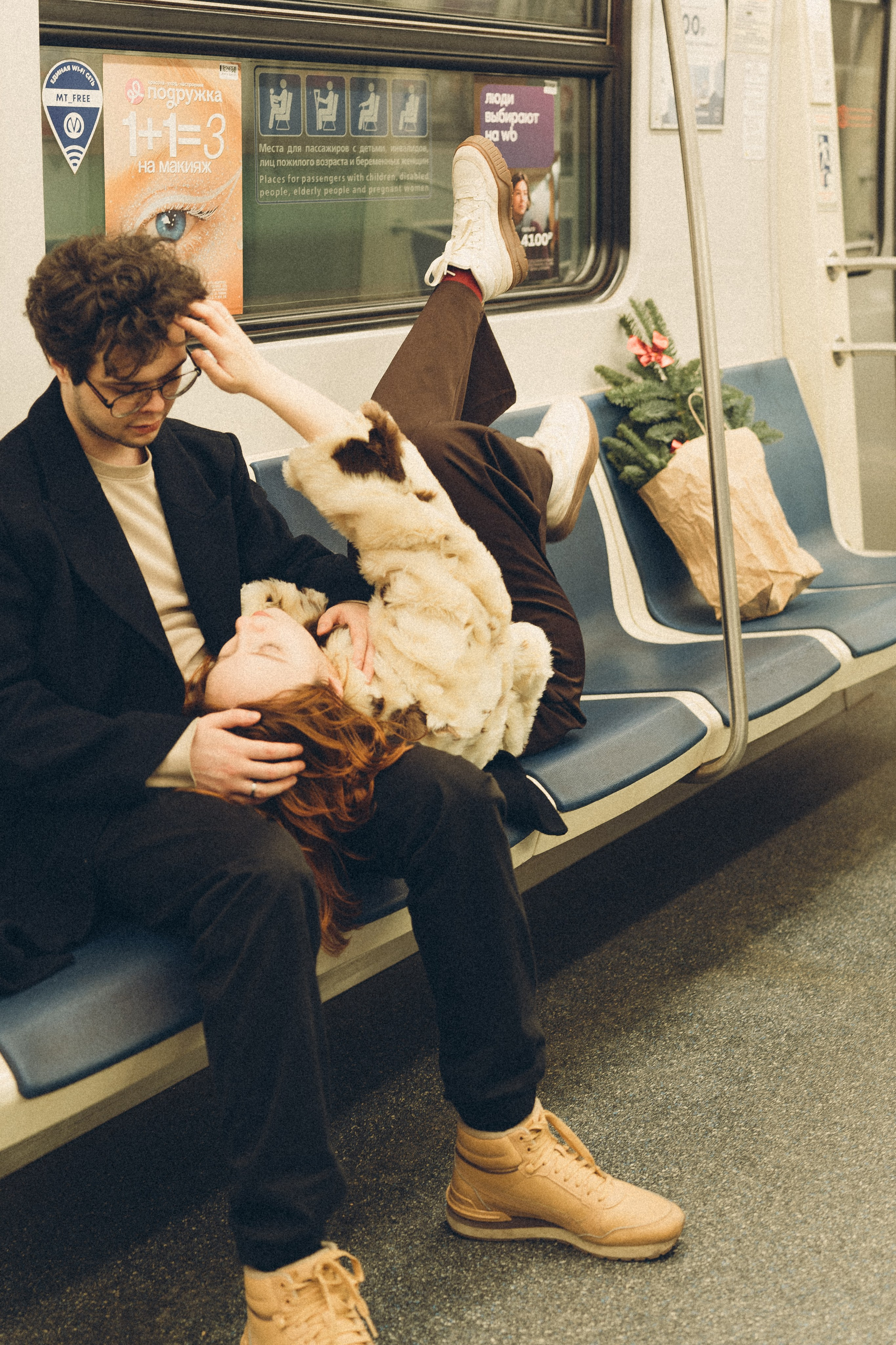 НОВОГОДНЯЯ ФОТОСЕСИИЯ ПАРЫ В МЕТРО ЛЮБОВЬ. Профессиональный фотограф, Санкт-Петербург — Виктория Богомолова