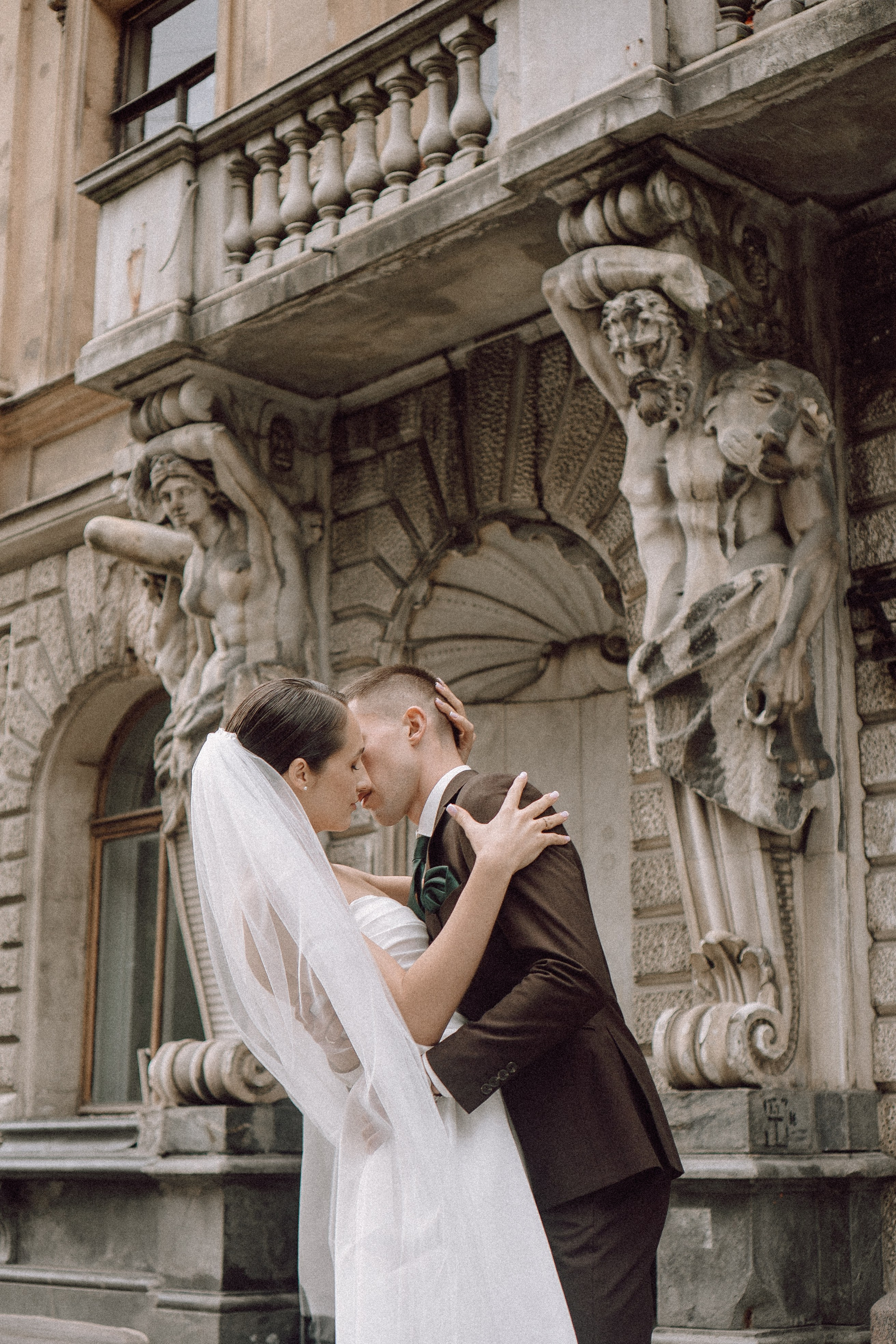 СВАДЕБНАЯ ПРОГУЛКА В САНТК-ПЕТЕРБУРГЕ (ИСАКИЕВСКИЙ СОБОР, ЗИМНЯЯ КАНАВКА, ЭРМИТАЖ И БОЛЬШАЯ МОРСКАЯ УЛИЦА). Профессиональный фотограф, Санкт-Петербург — Виктория Богомолова