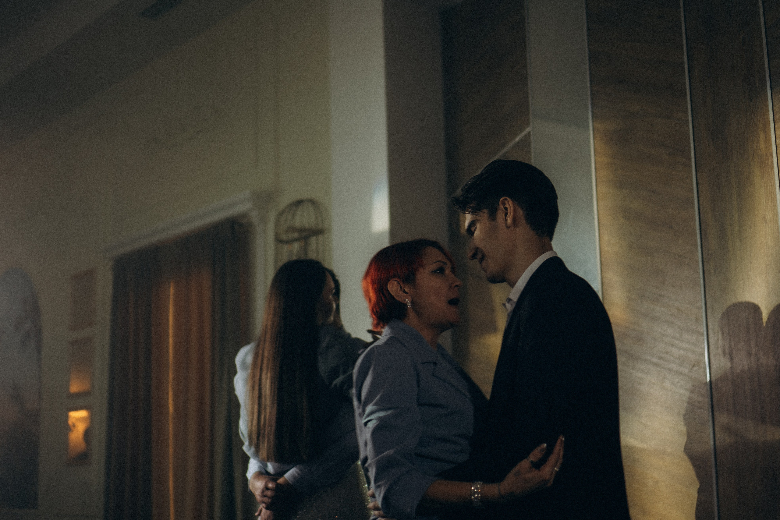 СВАДЕБНАЯ СЬЕМКА СБОРОВ В ОТЕЛЕ И ВЫЕЗД НА ЦЕРЕМОНИЮ (СНЯТО В СИБИРЕ В НИЖНЕВАРТОВСКЕ). Профессиональный фотограф, Санкт-Петербург — Виктория Богомолова