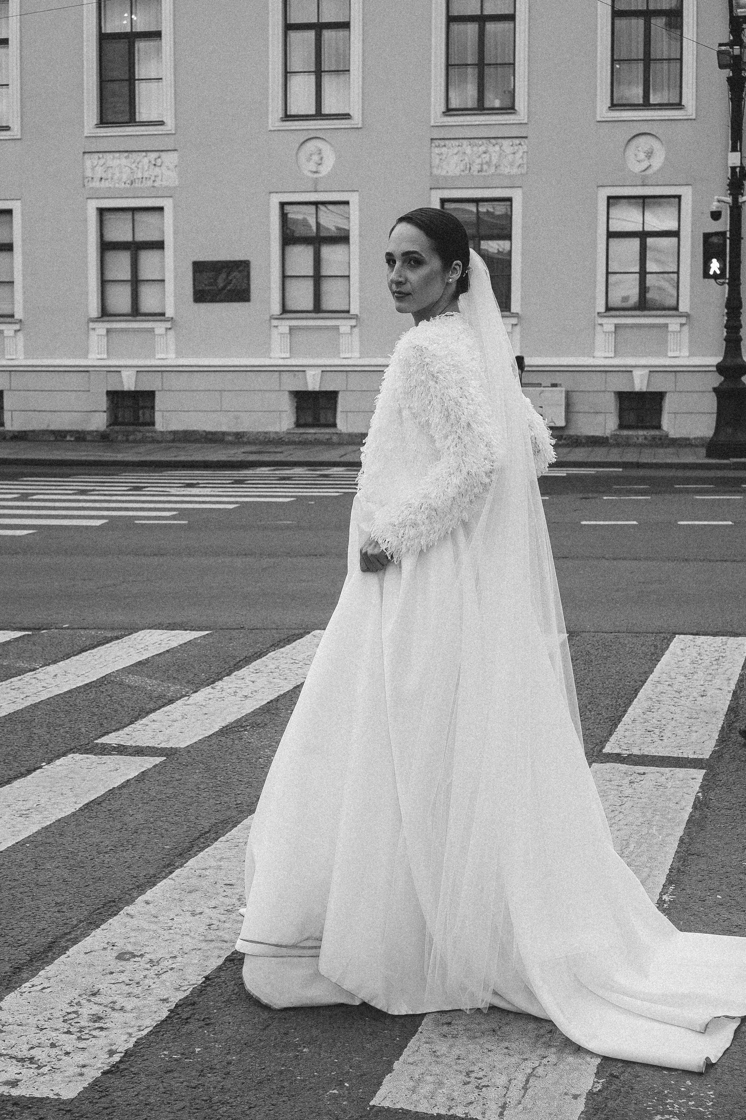 СВАДЕБНАЯ ПРОГУЛКА В САНТК-ПЕТЕРБУРГЕ (ИСАКИЕВСКИЙ СОБОР, ЗИМНЯЯ КАНАВКА, ЭРМИТАЖ И БОЛЬШАЯ МОРСКАЯ УЛИЦА). Профессиональный фотограф, Санкт-Петербург — Виктория Богомолова