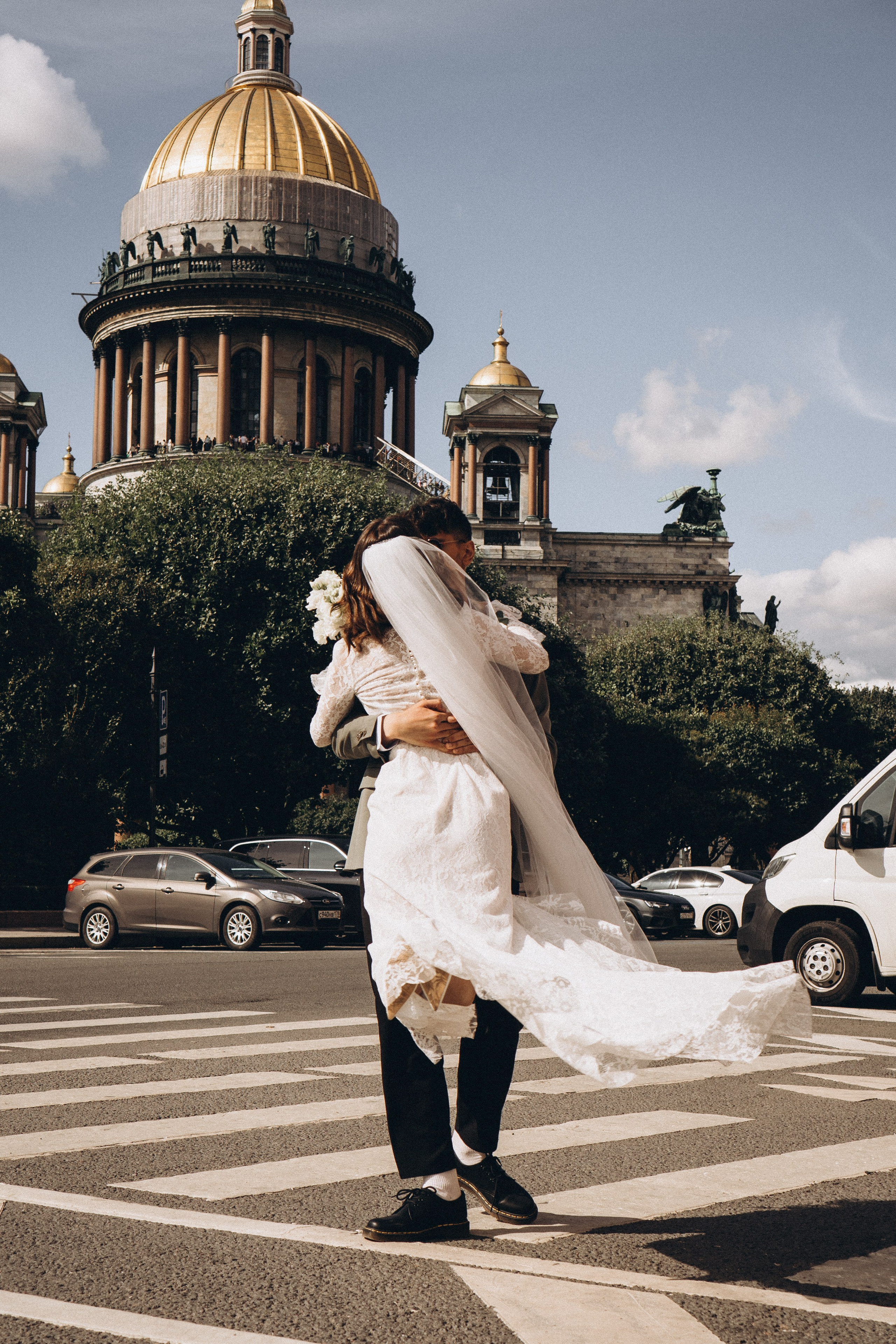 СВАДЕБНАЯ ПРОГУЛКА ВОЗЕ ИСАИКЕВСКОГО СОБОРА АСТОРИИ И ЗАКОНОДАЛЕТНОГО СОБРАНИЯ. Профессиональный фотограф, Санкт-Петербург — Виктория Богомолова