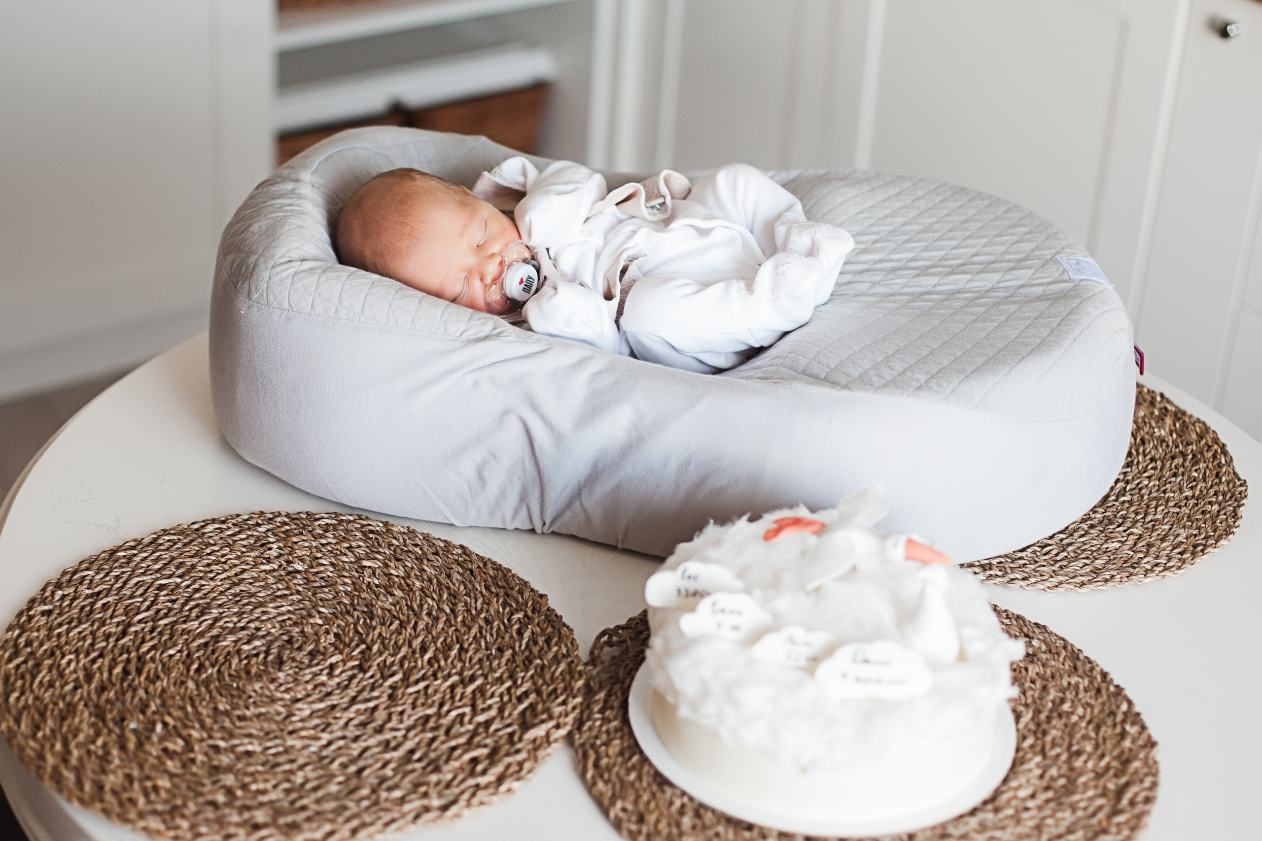 Фотосессия выписки из роддома. Фотограф новорожденных в Брянске Анжелика Прохоренкова