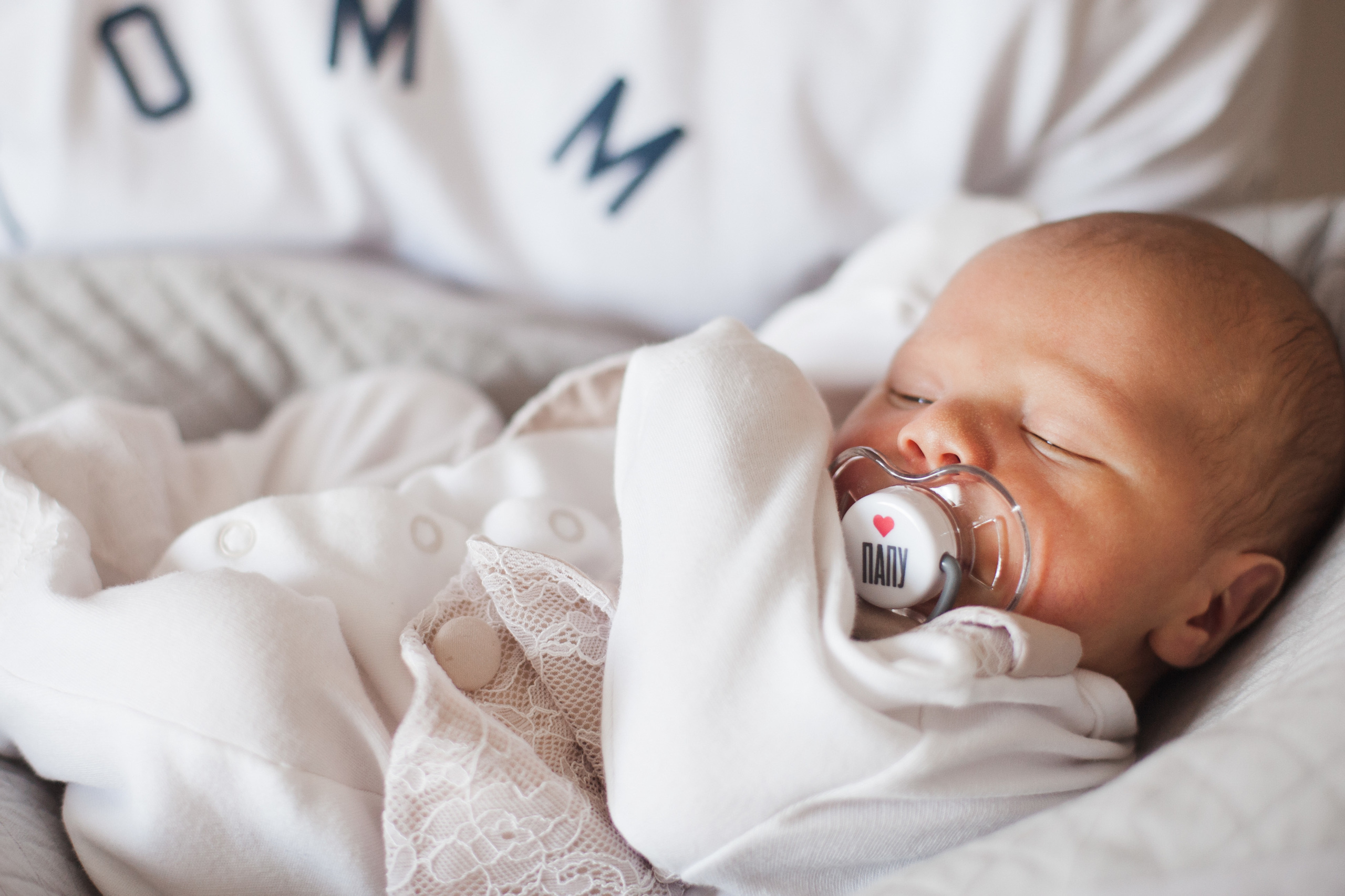 Фотосессия выписки из роддома. Фотограф новорожденных в Брянске Анжелика Прохоренкова