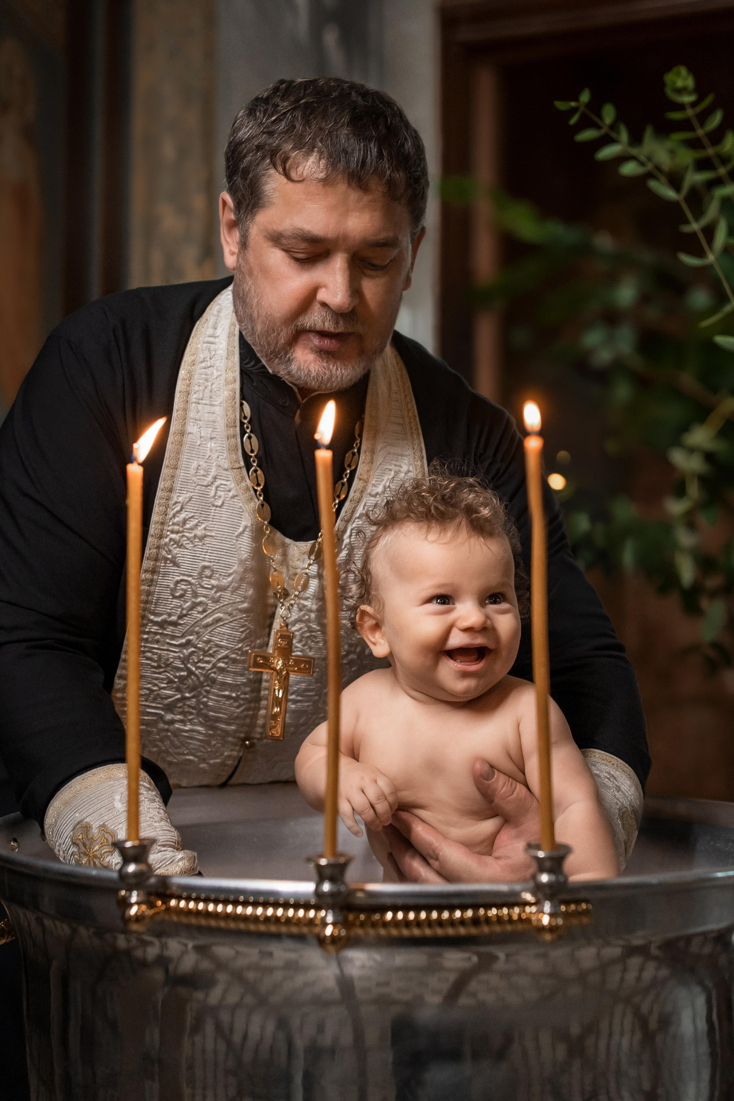 Фотографии момента погружения в купель (Таинство крещения). Moscow_CPC