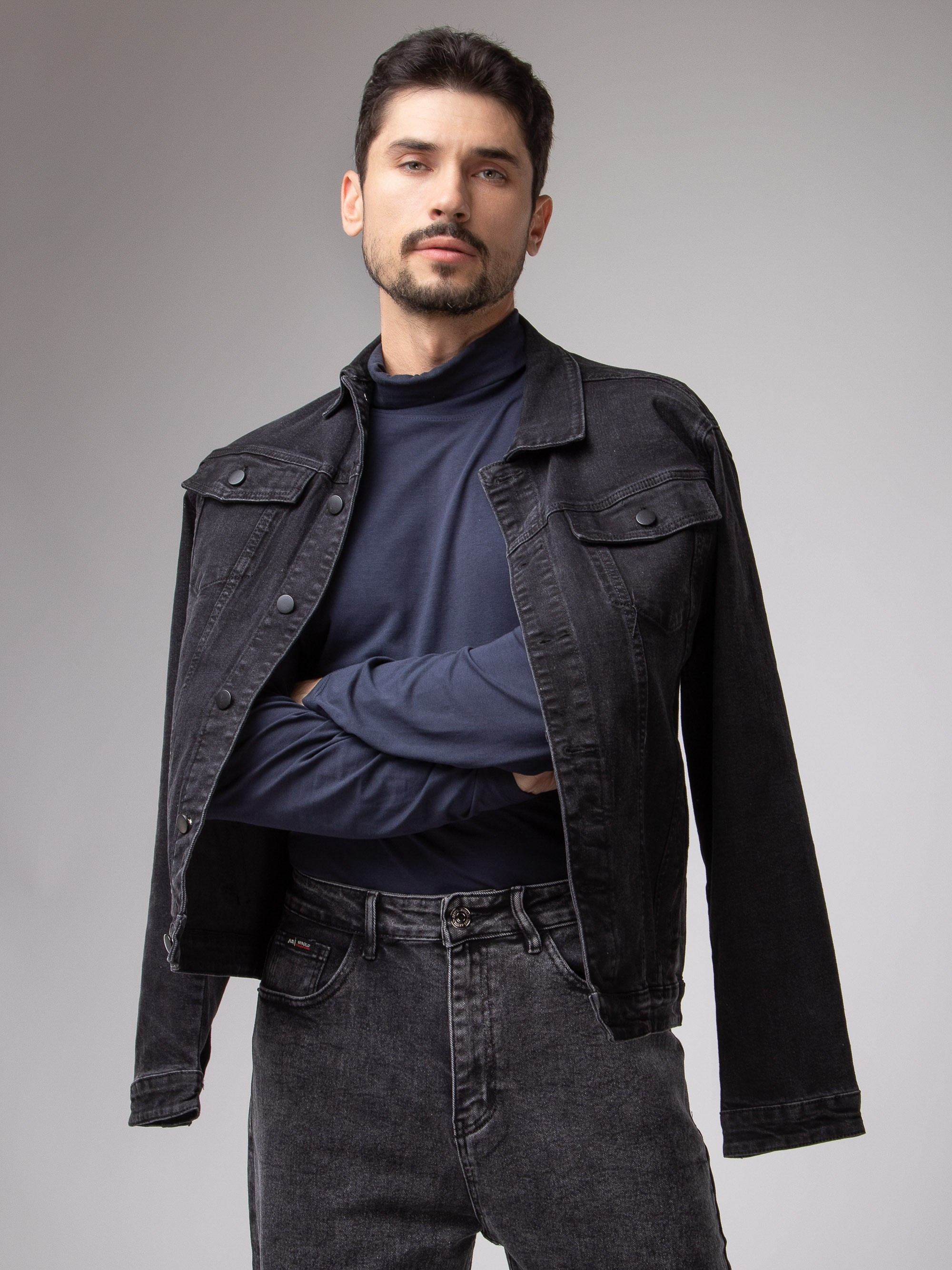 Съемка мужского костюма в студии