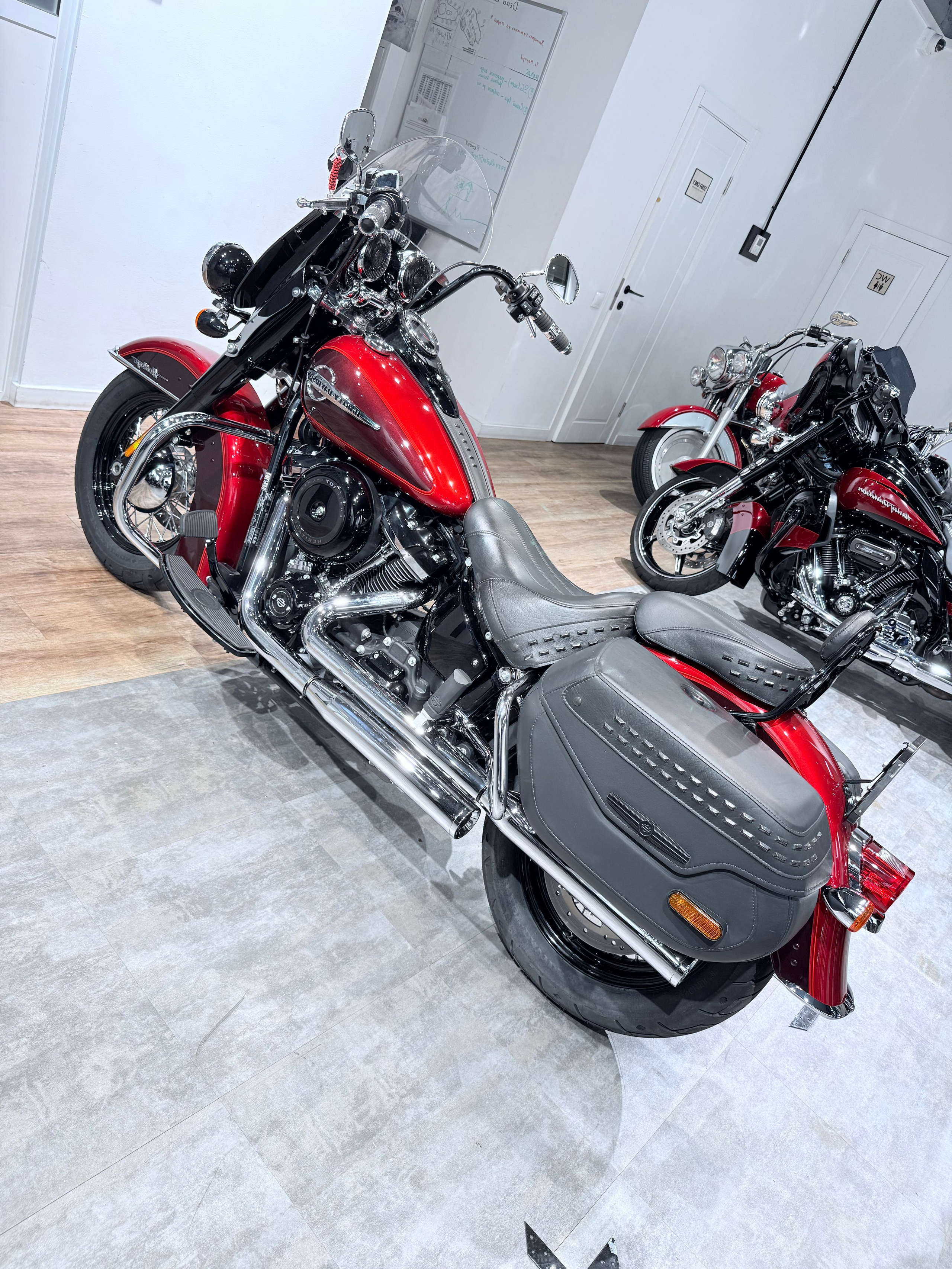 Мотоциклы Harley-Davidson 2018 Heritage Limited (Softail)  — купить мотоцикл. Hello Davidson, Москва. Только хорошие мотоциклы…