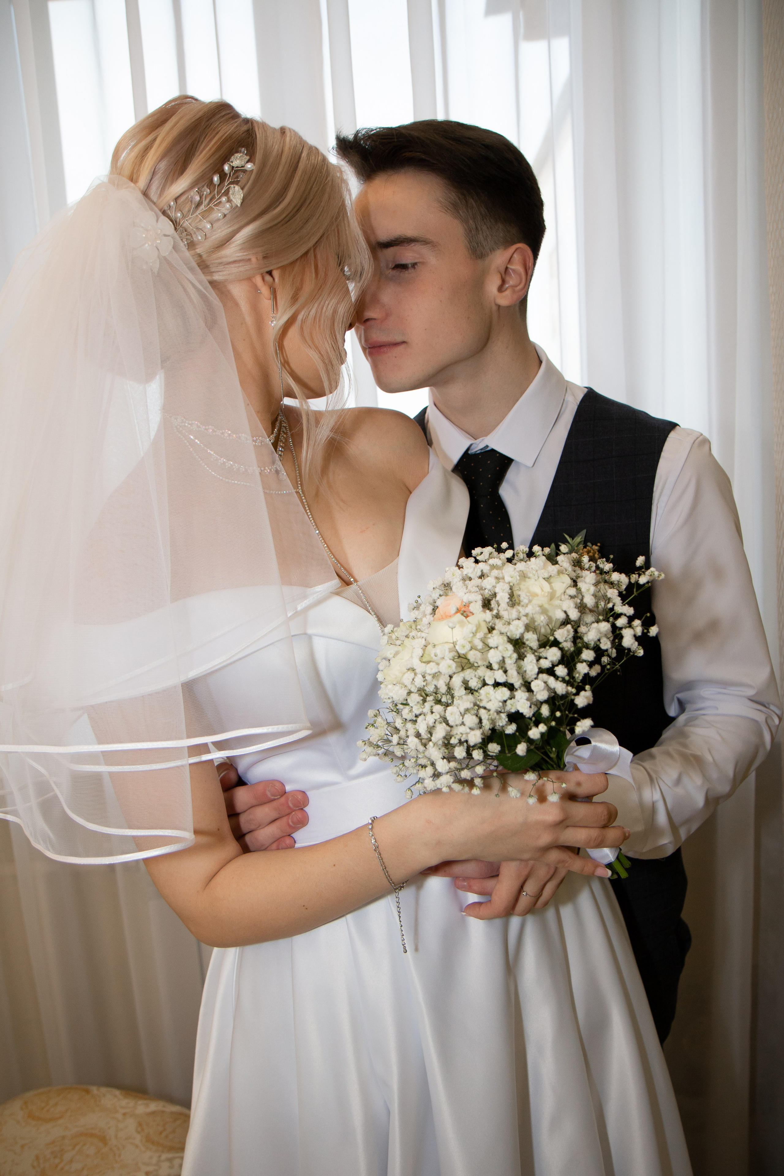 Свадебная фотосессия в Шелехове. Фотограф в Шелехове, лучшие выпускные альбомы в Шелехове