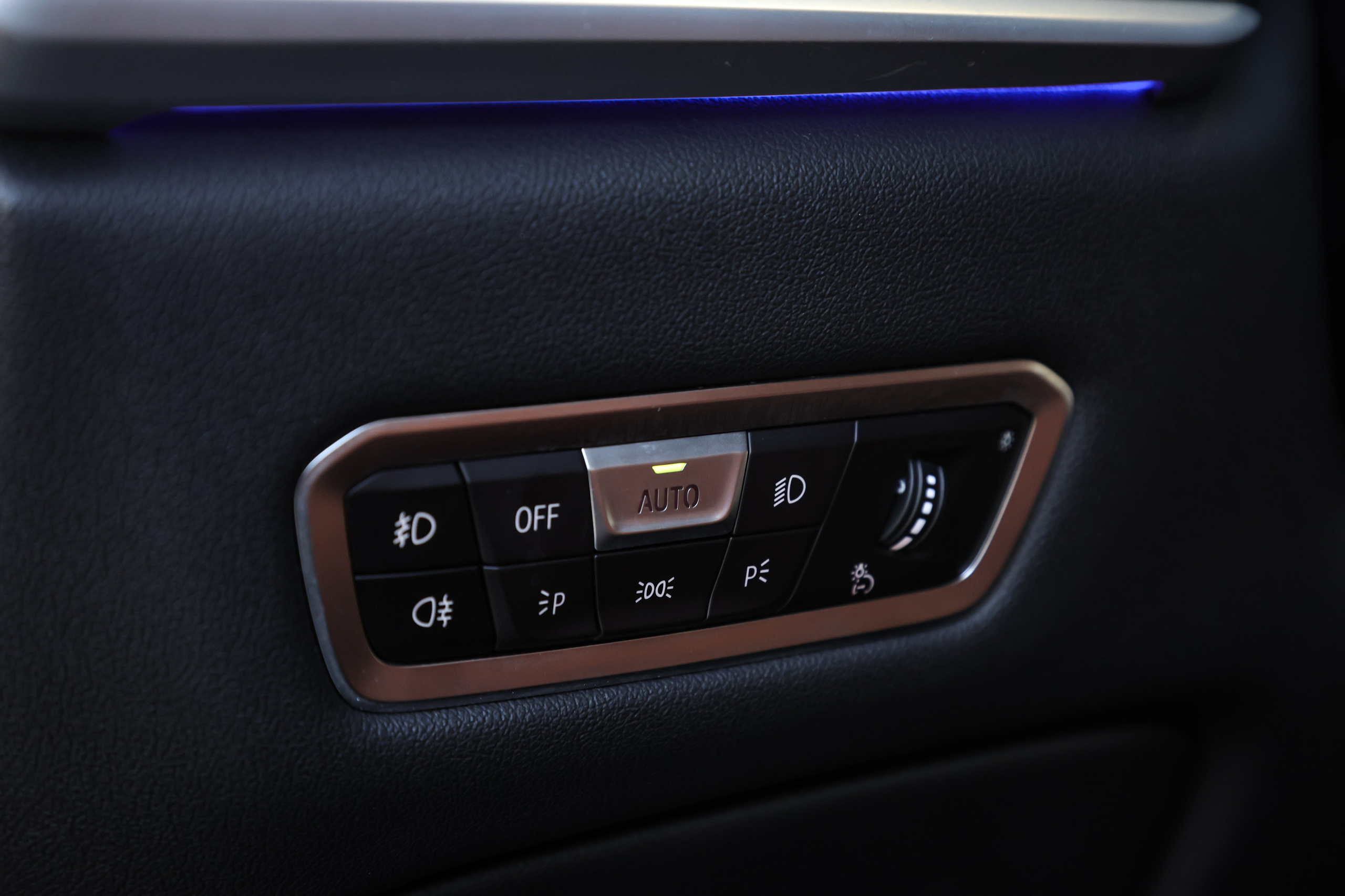 2020 BMW X7 XDrive 40i. Mixturecaptures