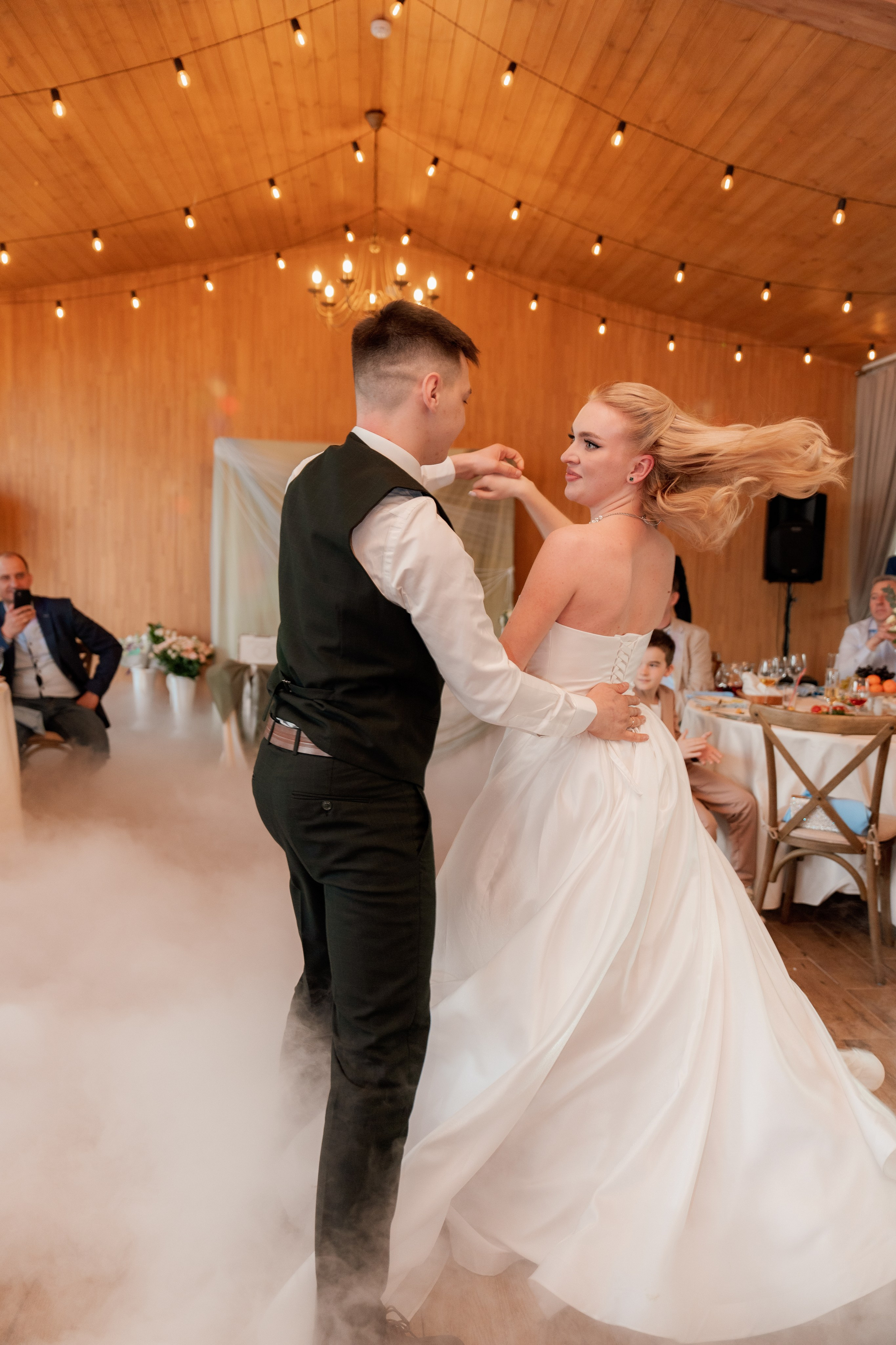 Алиса и Влад. Полный свадебный день (утро, усадьба, прогулка, выездная регистрация, банкет). Дата съемки 26.04.2025. Свадебный фотограф Москва