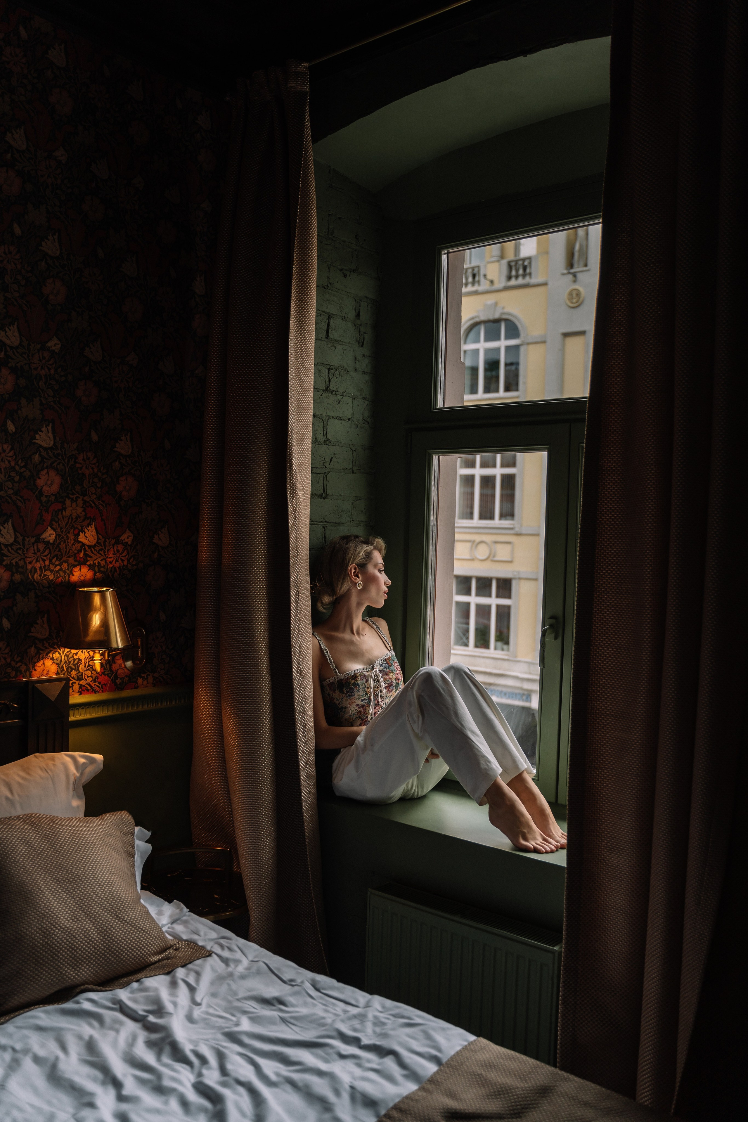 Будуарная история в отеле. Портретный фотограф в Москве