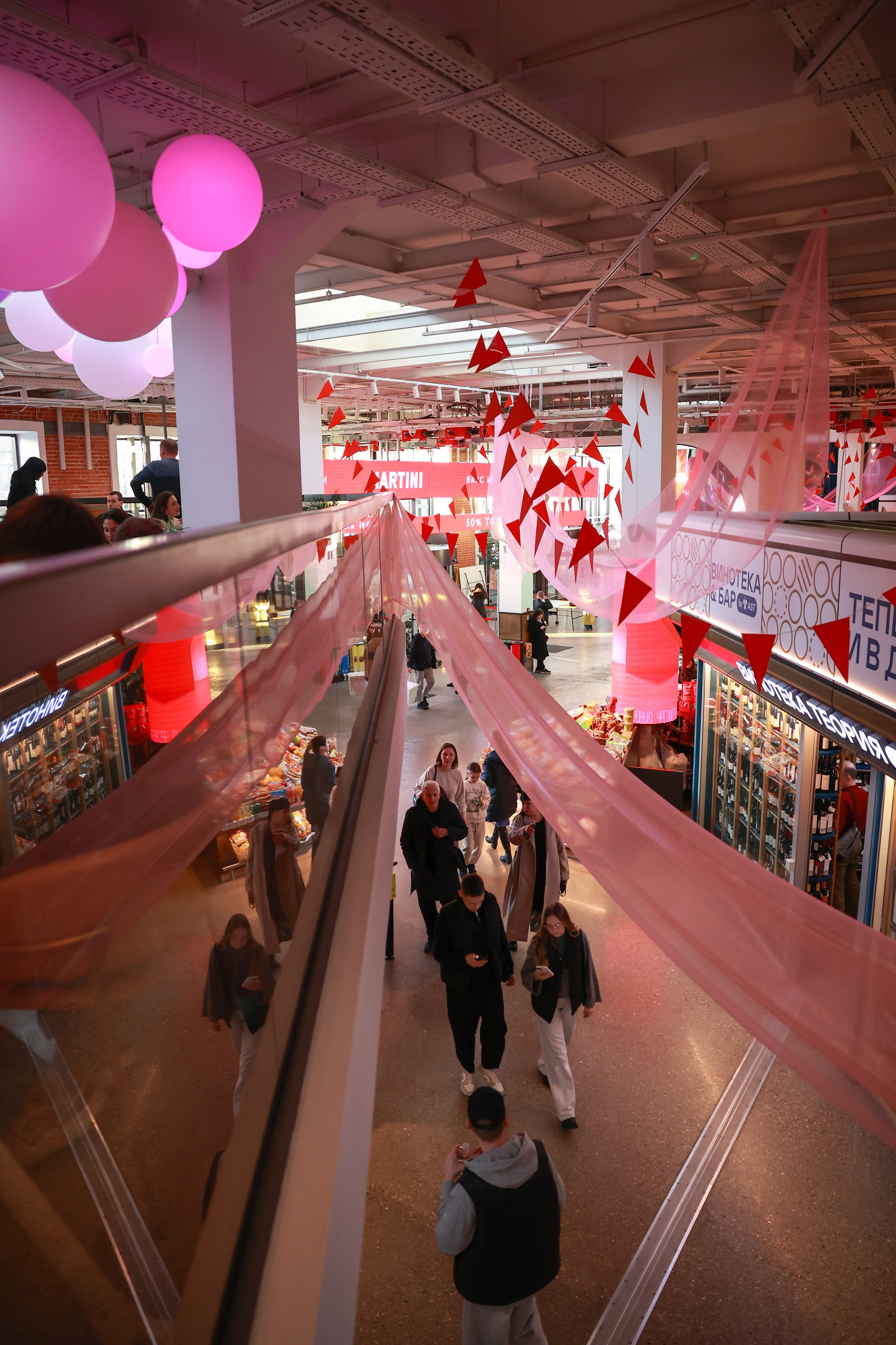 7–8 марта 2025 в пространстве «Три вокзала. Депо» / День 1 / фото Саша Жукова. Фотоотчеты «Ламбада-маркета»