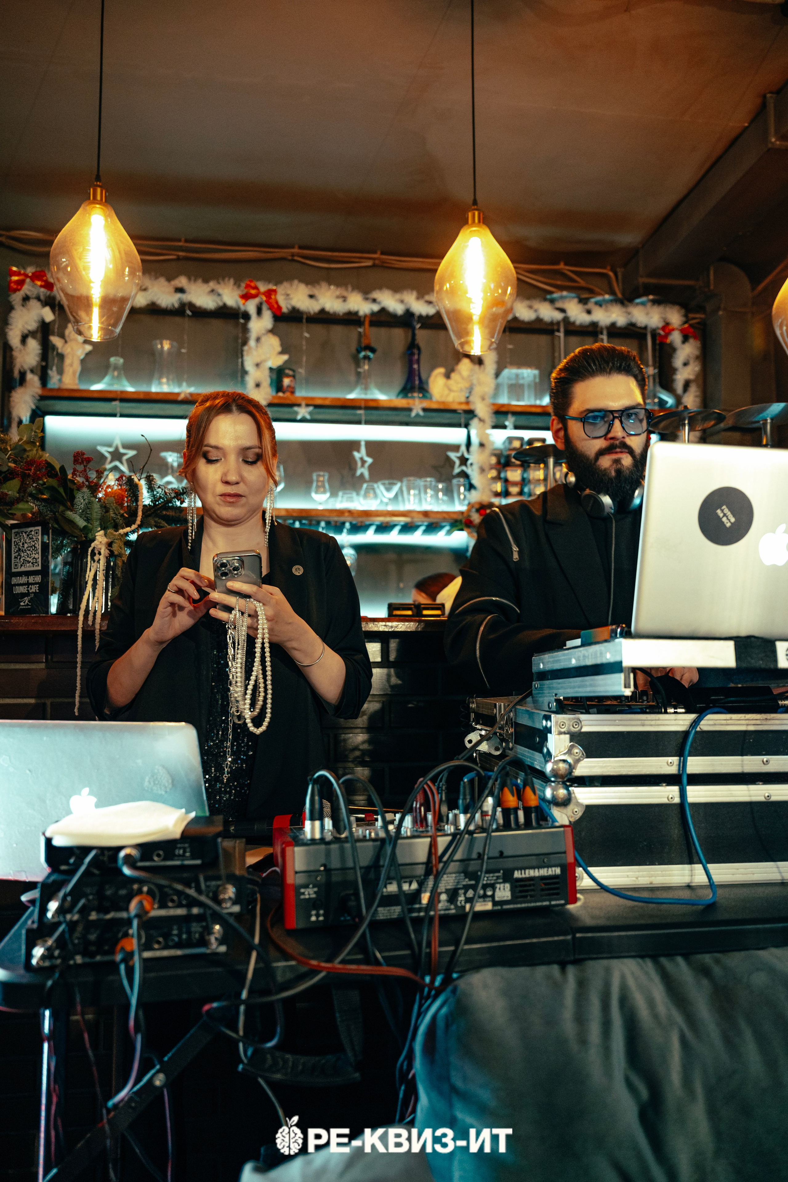 Реквизит — квиз в Зеленодольске и Волжске ZR cafe. Свадебный фотограф в Казани, и Зеленодольске Радик Мухаметов