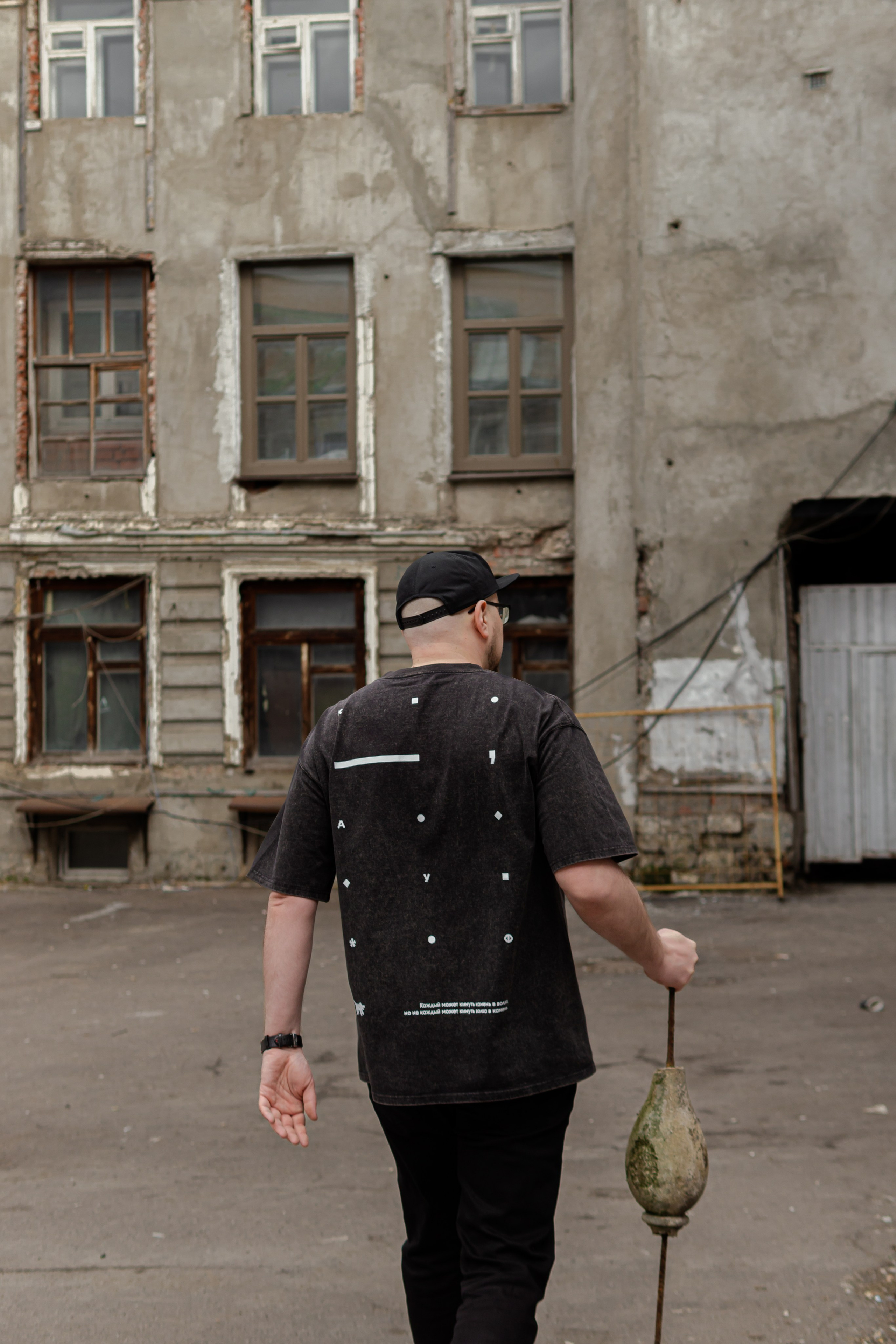 Съемка мерча БЛТ* Semiotica в городе. Фотограф-анималист Ксения Воробьева, Москва