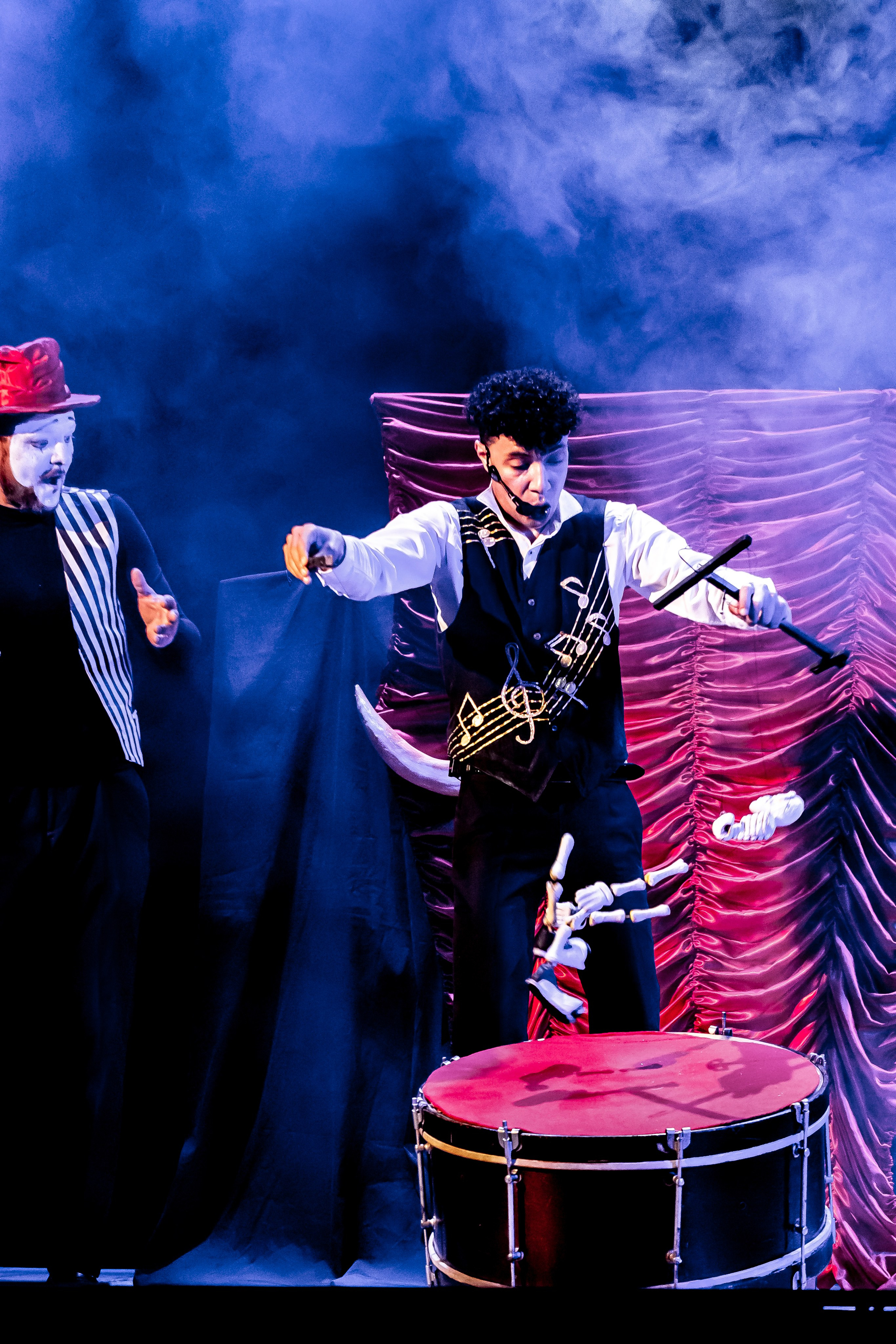 Цирк из Саквояжа спектакль театра САКВОЯЖ. Фотограф в Сочи Юрий Шептаев