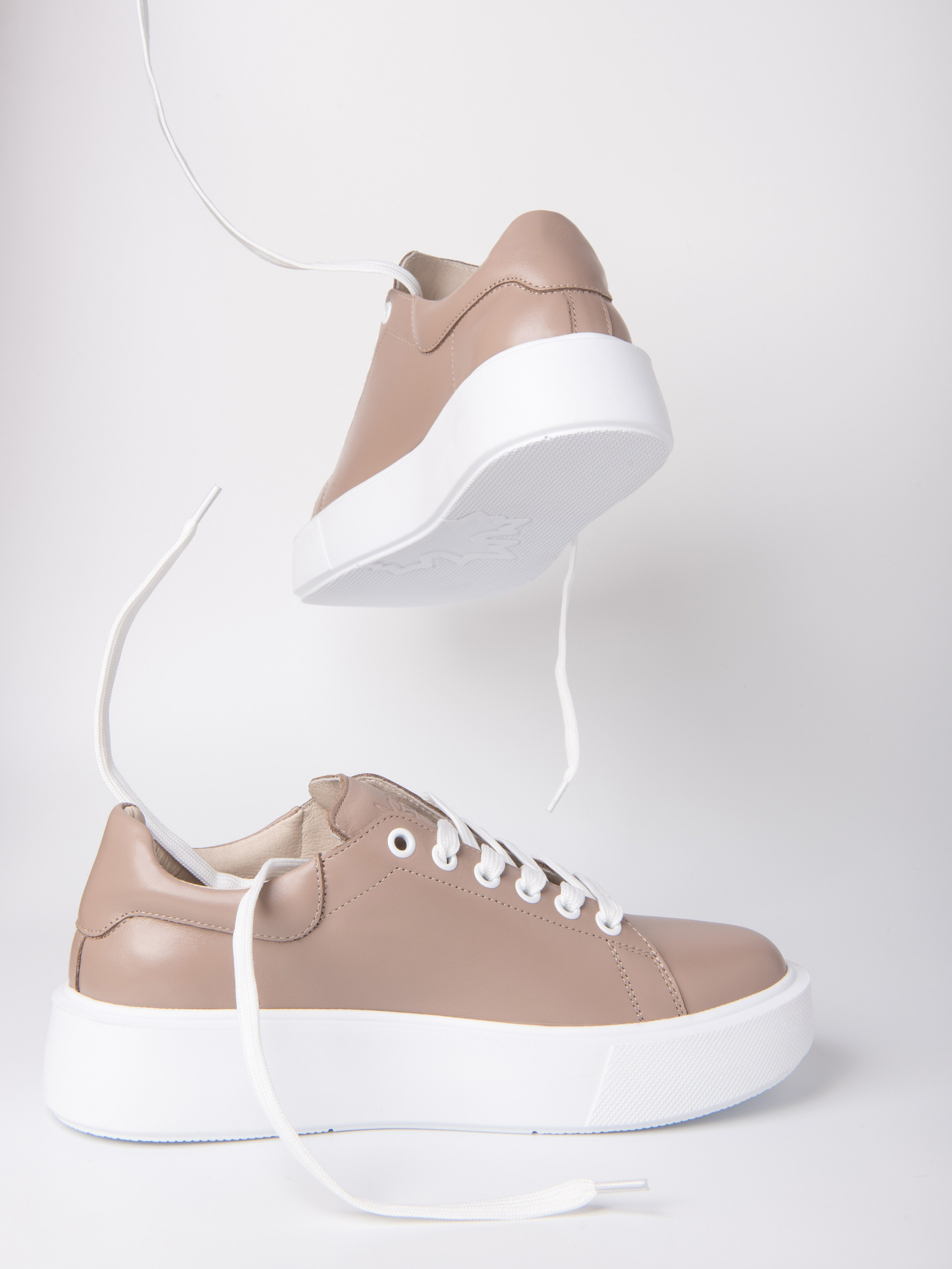 Обувь и аксессуары