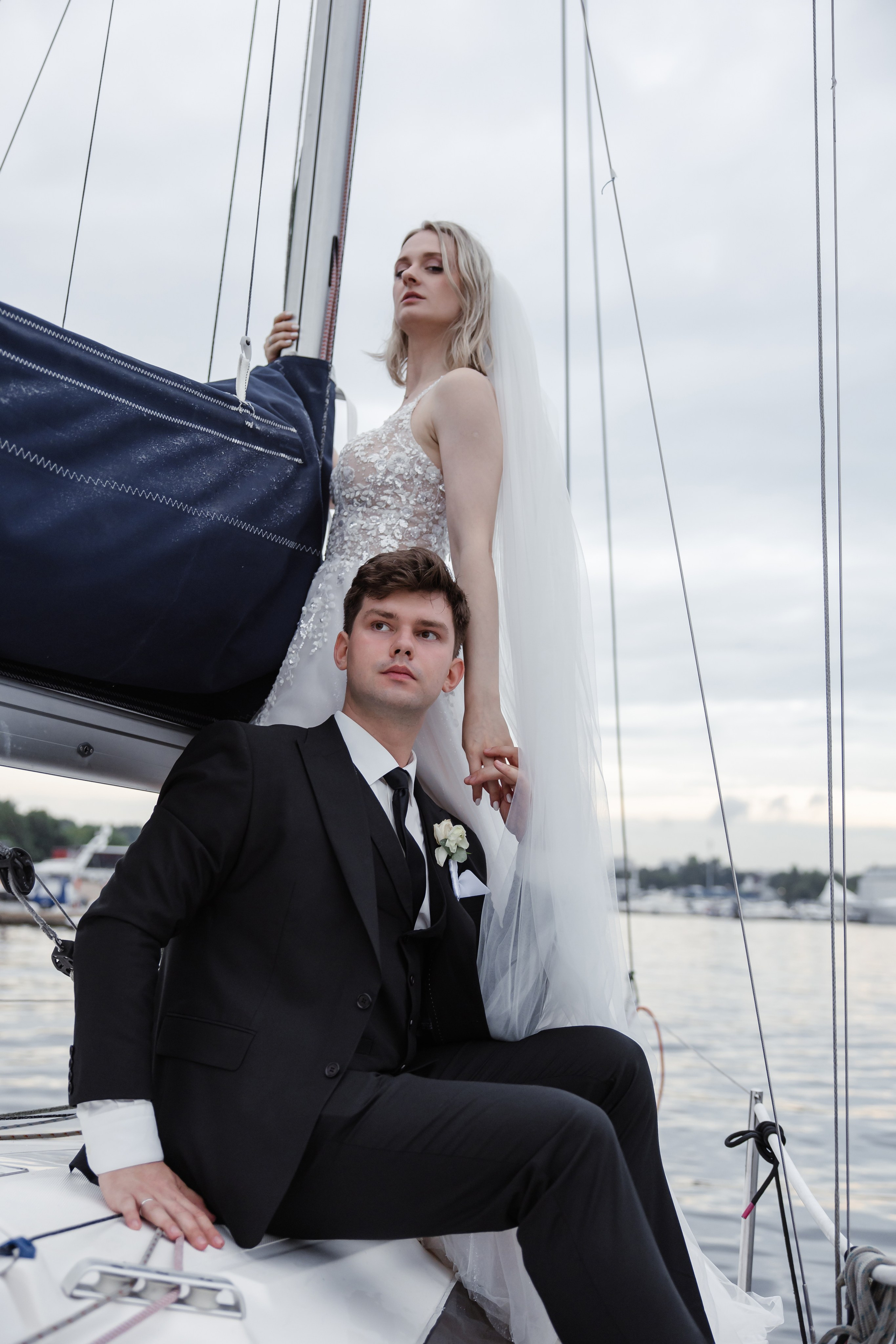 Свадебная прическа на короткие волосы с фатой: 7 идей и главные правила 2026. Фотограф, видеограф на свадьбу в Москве Никита Назаров