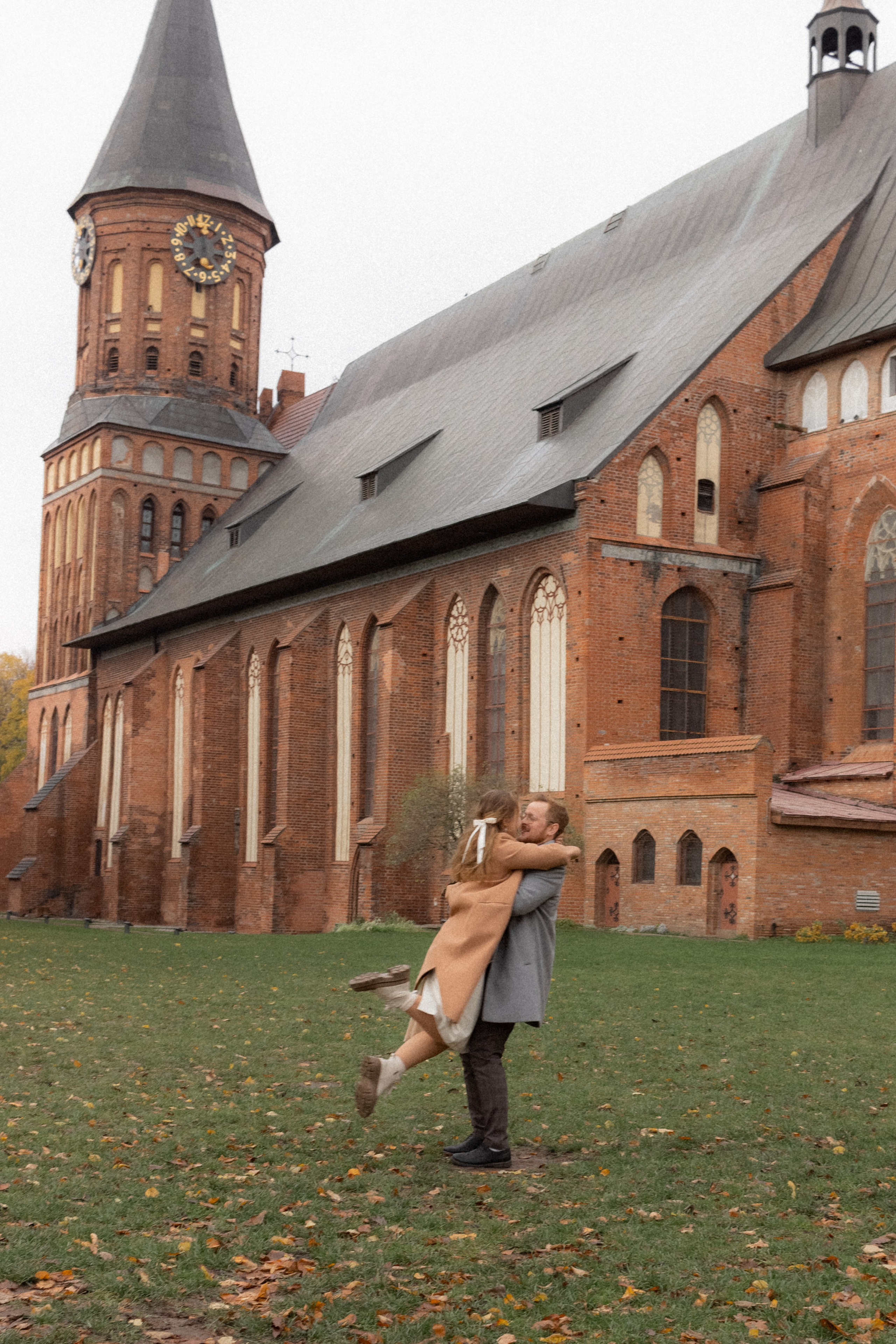 Фотосессия lovestory Калининград на острове Канта. Портретный фотограф в Калининграде Рита Холодова