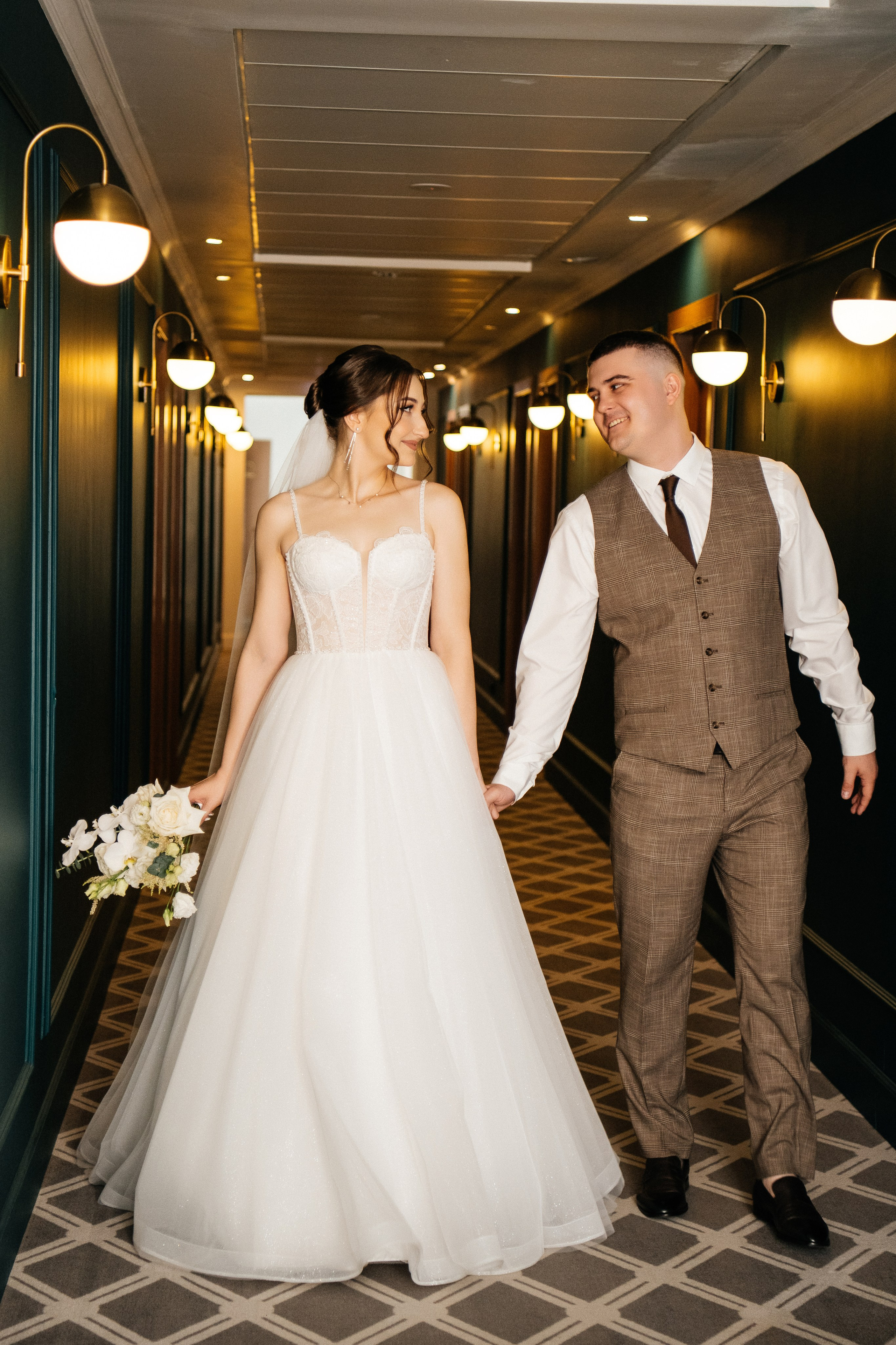 alt="Свадебная фотосессия в Барнауле. Свадебный фотограф Анна Глухова"