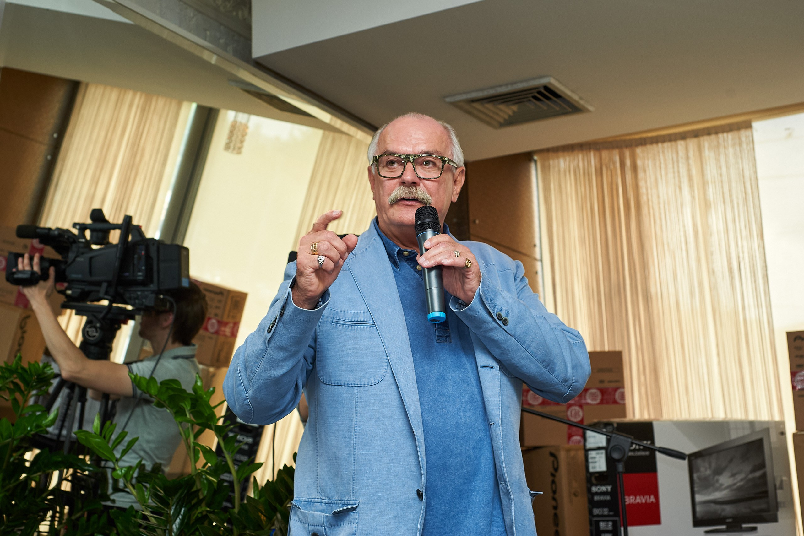 Репортаж, деловой портрет, мобильная фотостудия с моментальной печатью