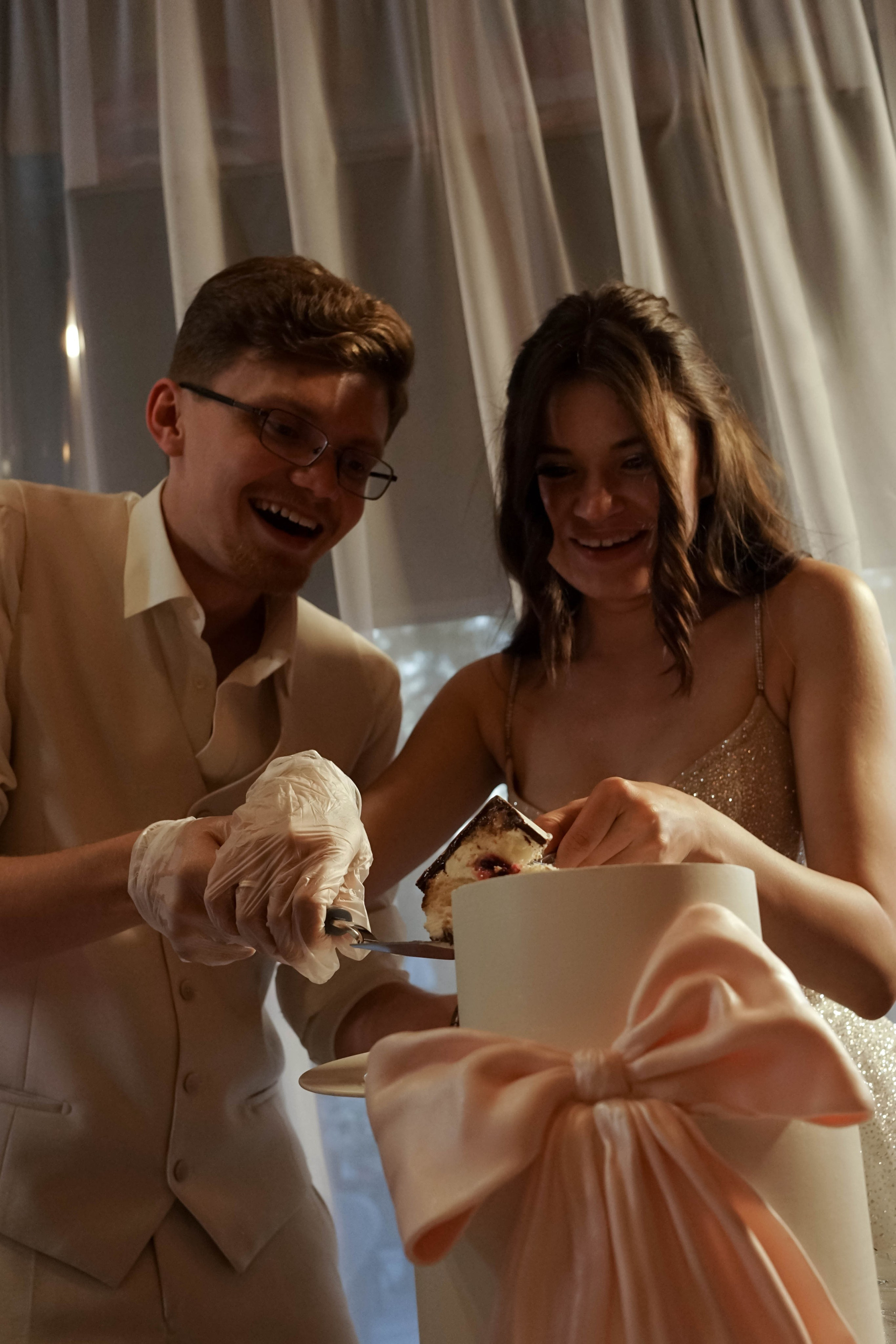 Яна и Никита: сборы в отеле, регистрация и банкет. Фотограф в Иркутске