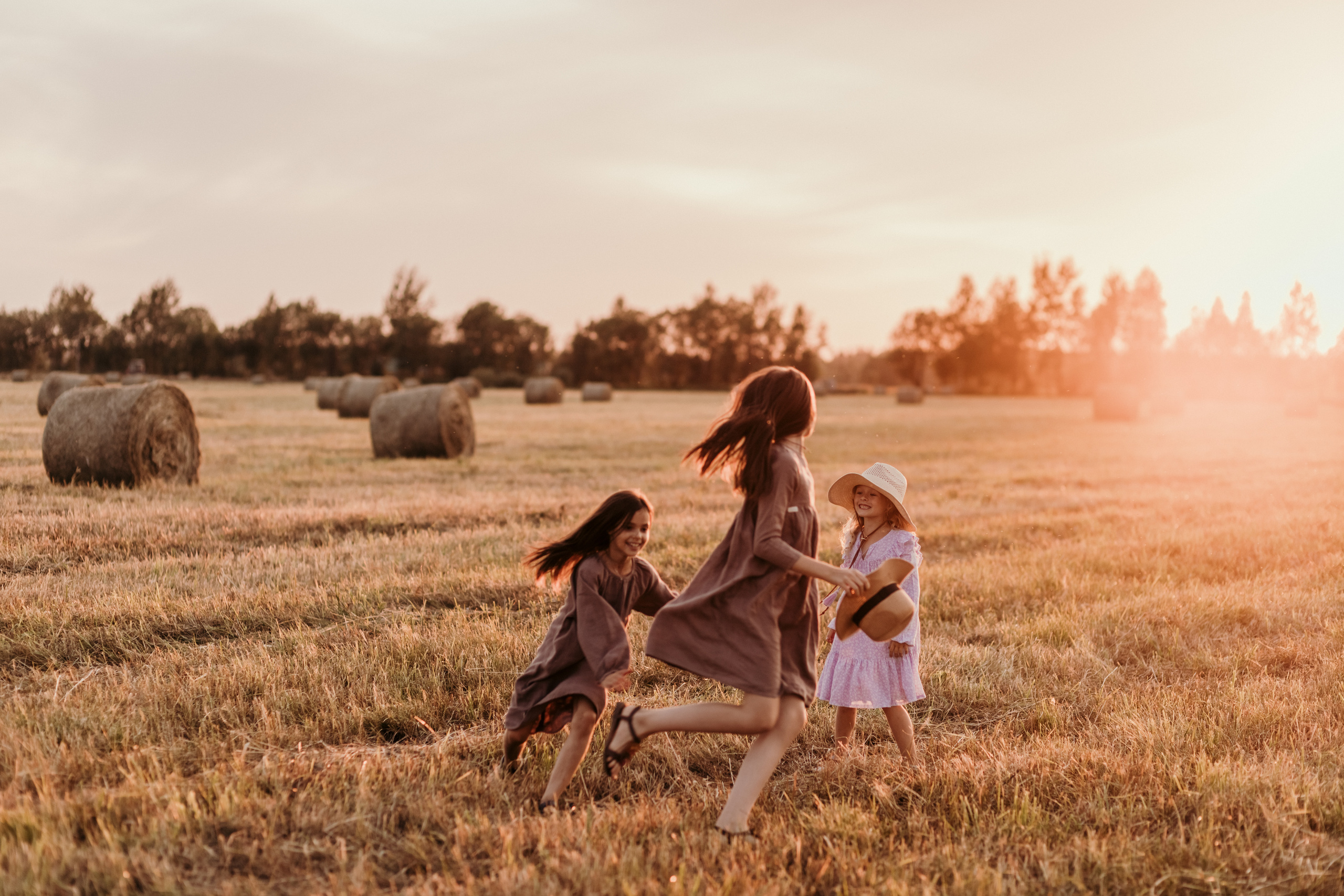 ДЕВЧОНКИ В СТОГАХ. Семейный Фотограф в Санкт-Петербурге Пушкин Анастасия Дьяконенкова