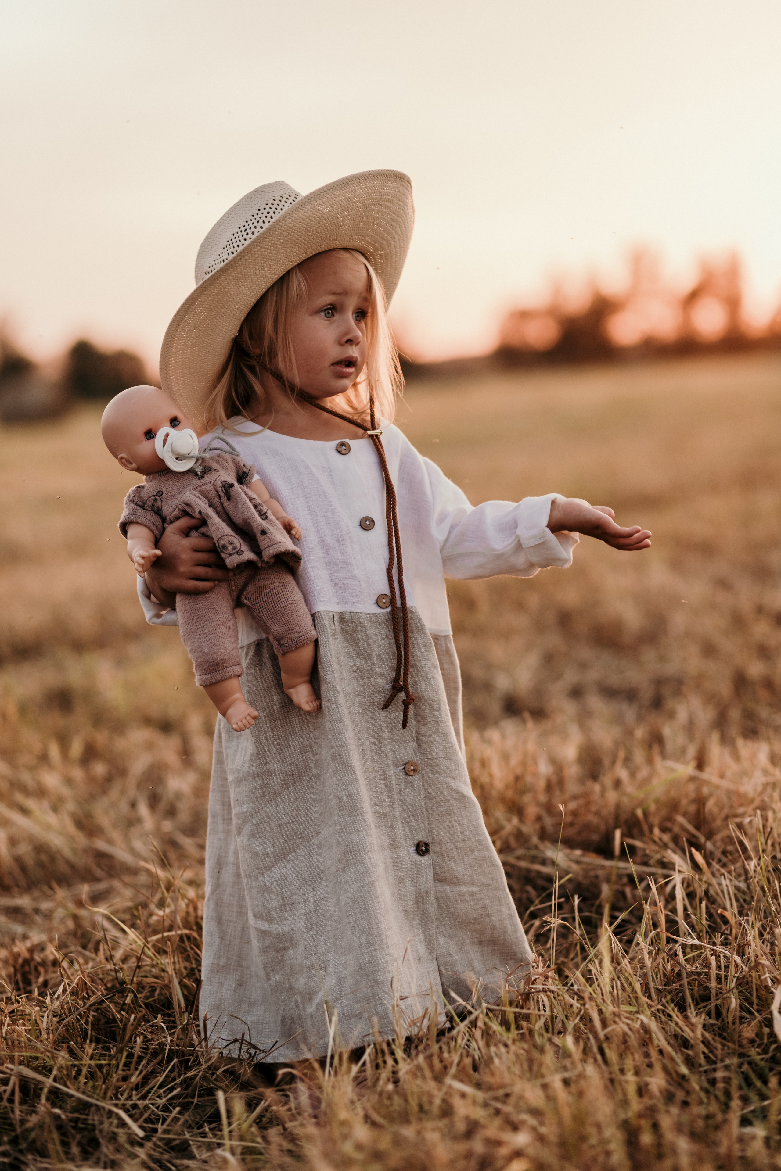 ДЕВЧОНКИ В СТОГАХ. Семейный Фотограф в Санкт-Петербурге Пушкин Анастасия Дьяконенкова