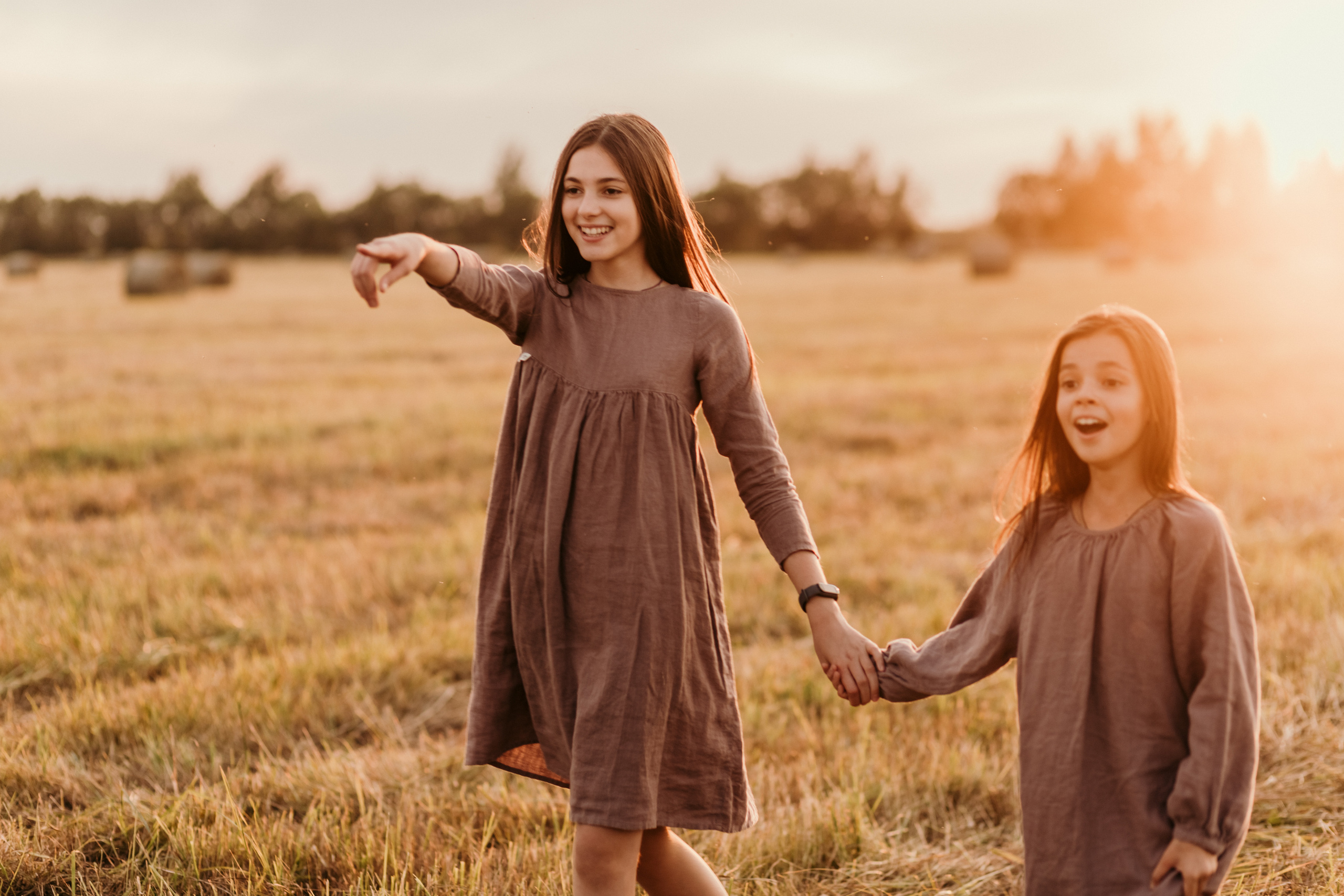 ДЕВЧОНКИ В СТОГАХ. Семейный Фотограф в Санкт-Петербурге Пушкин Анастасия Дьяконенкова