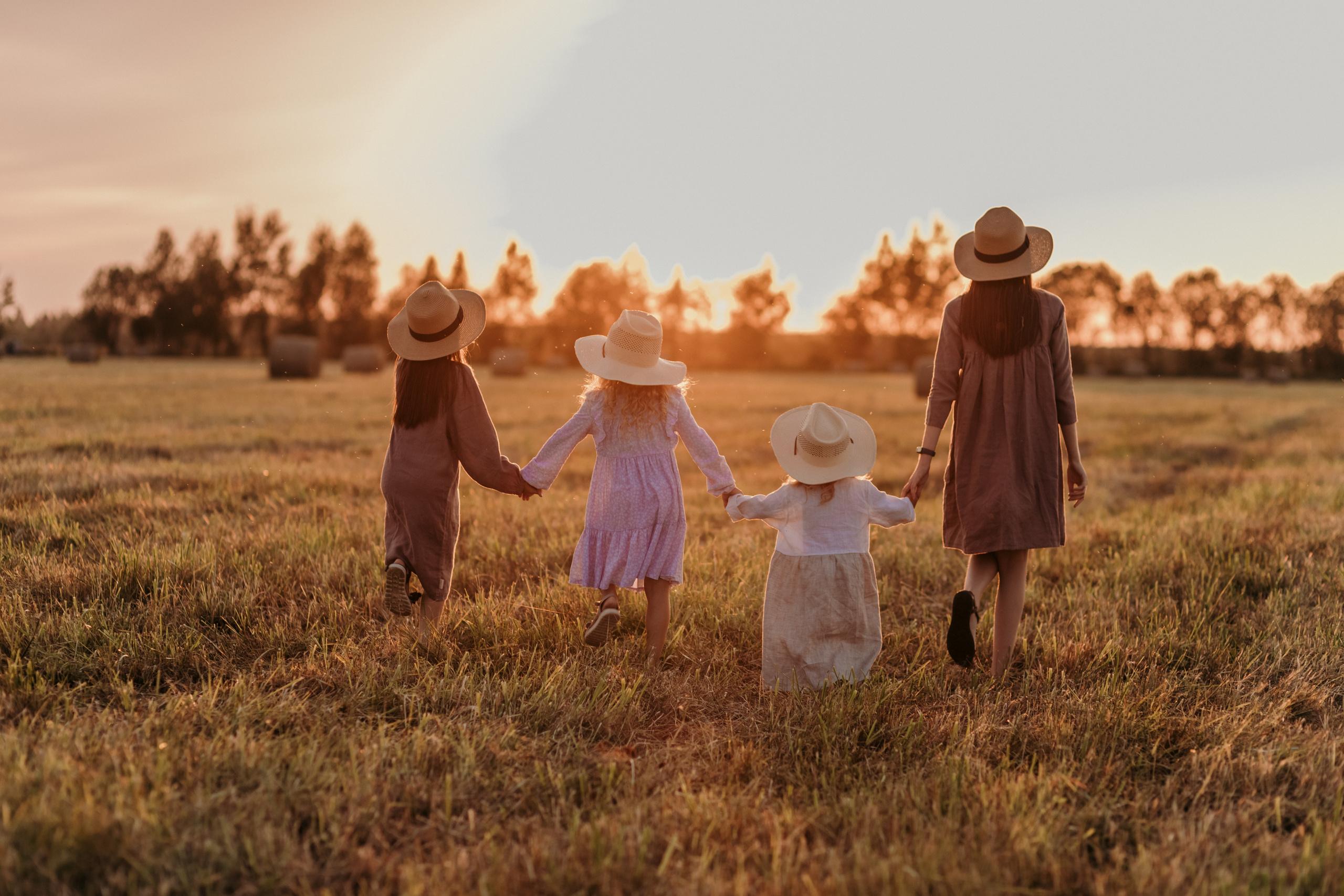 ДЕВЧОНКИ В СТОГАХ. Семейный Фотограф в Санкт-Петербурге Пушкин Анастасия Дьяконенкова