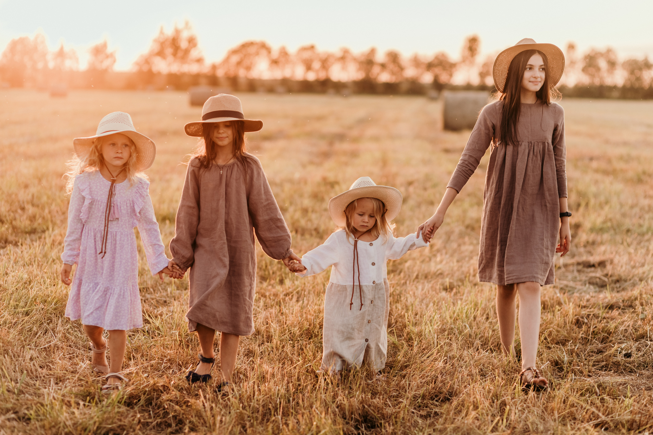 ДЕВЧОНКИ В СТОГАХ. Семейный Фотограф в Санкт-Петербурге Пушкин Анастасия Дьяконенкова