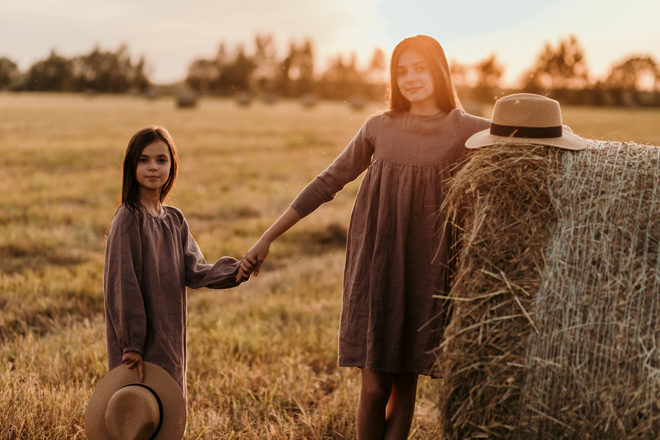 ДЕВЧОНКИ В СТОГАХ. Семейный Фотограф в Санкт-Петербурге Пушкин Анастасия Дьяконенкова