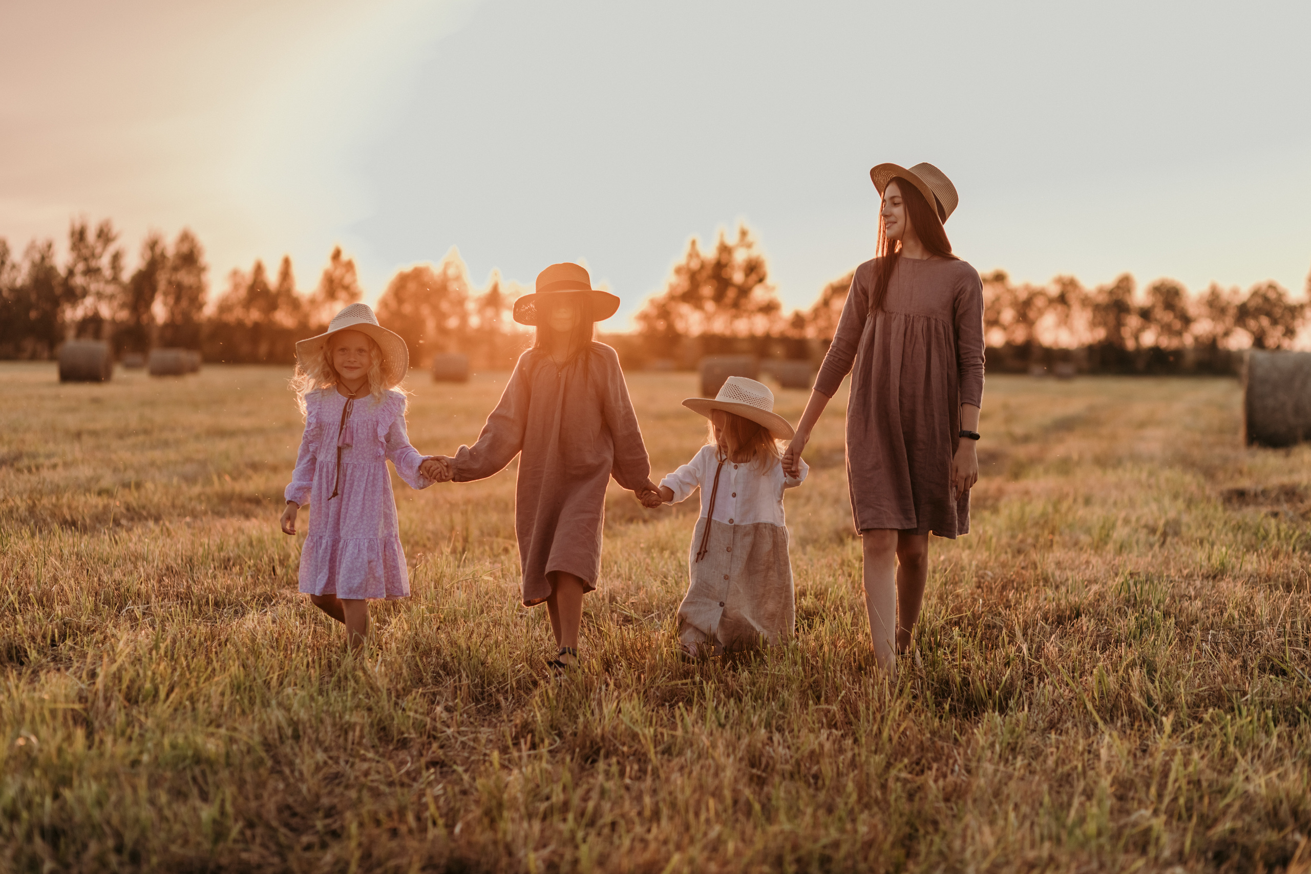 ДЕВЧОНКИ В СТОГАХ. Семейный Фотограф в Санкт-Петербурге Пушкин Анастасия Дьяконенкова