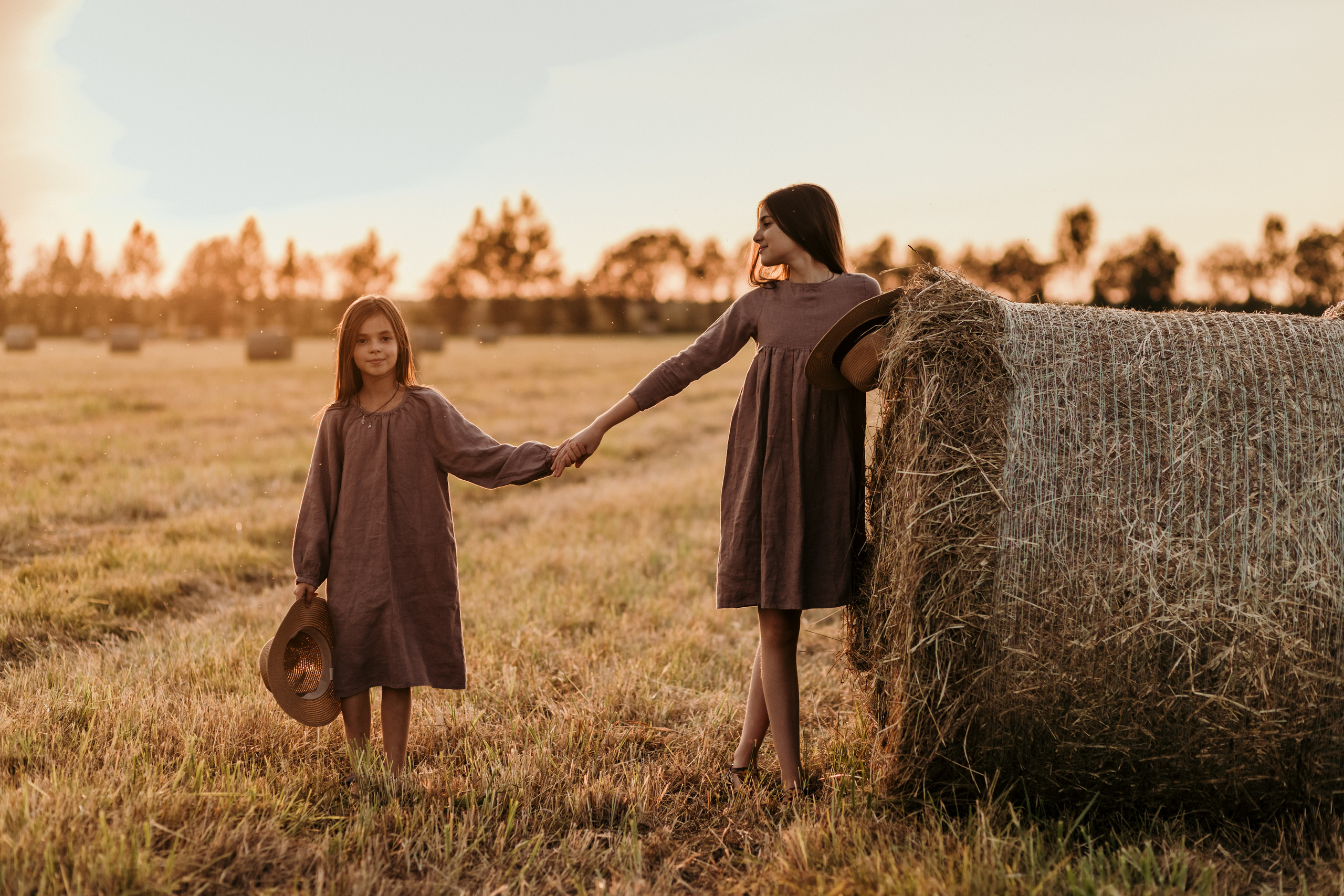 ДЕВЧОНКИ В СТОГАХ. Семейный Фотограф в Санкт-Петербурге Пушкин Анастасия Дьяконенкова