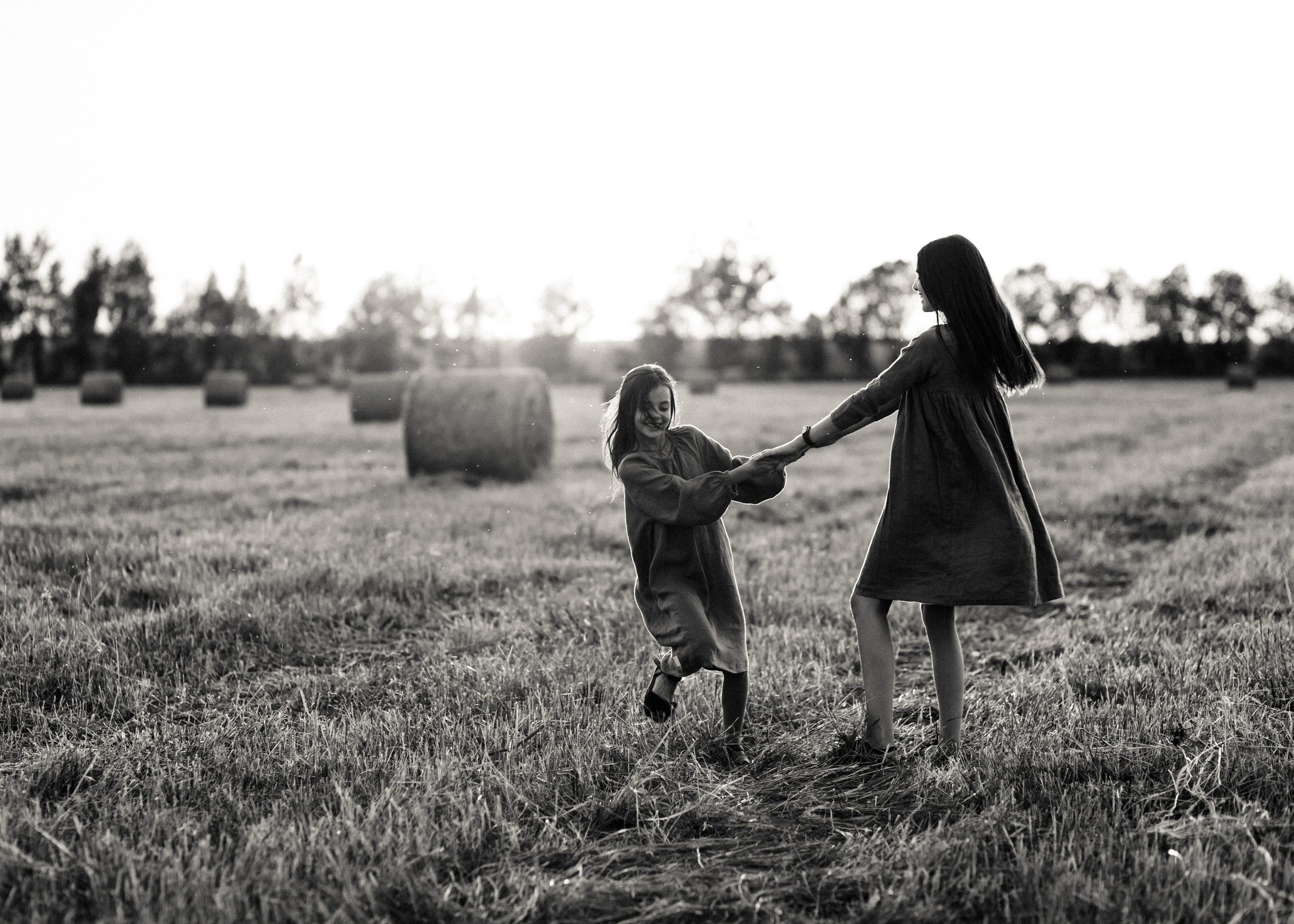 ДЕВЧОНКИ В СТОГАХ. Семейный Фотограф в Санкт-Петербурге Пушкин Анастасия Дьяконенкова