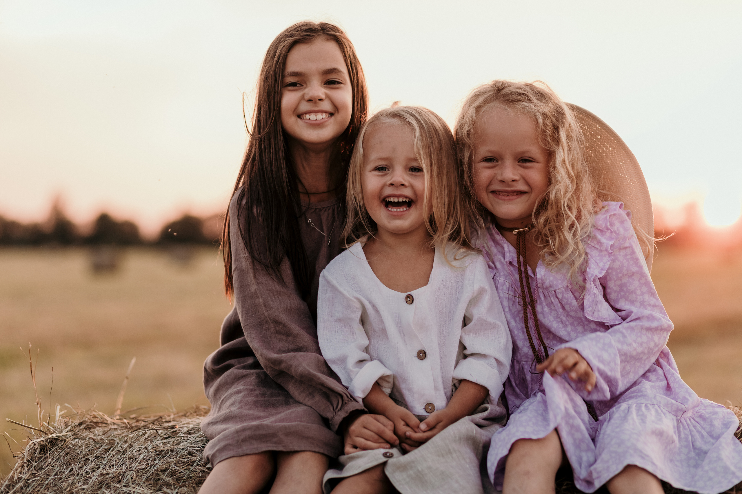 ДЕВЧОНКИ В СТОГАХ. Семейный Фотограф в Санкт-Петербурге Пушкин Анастасия Дьяконенкова