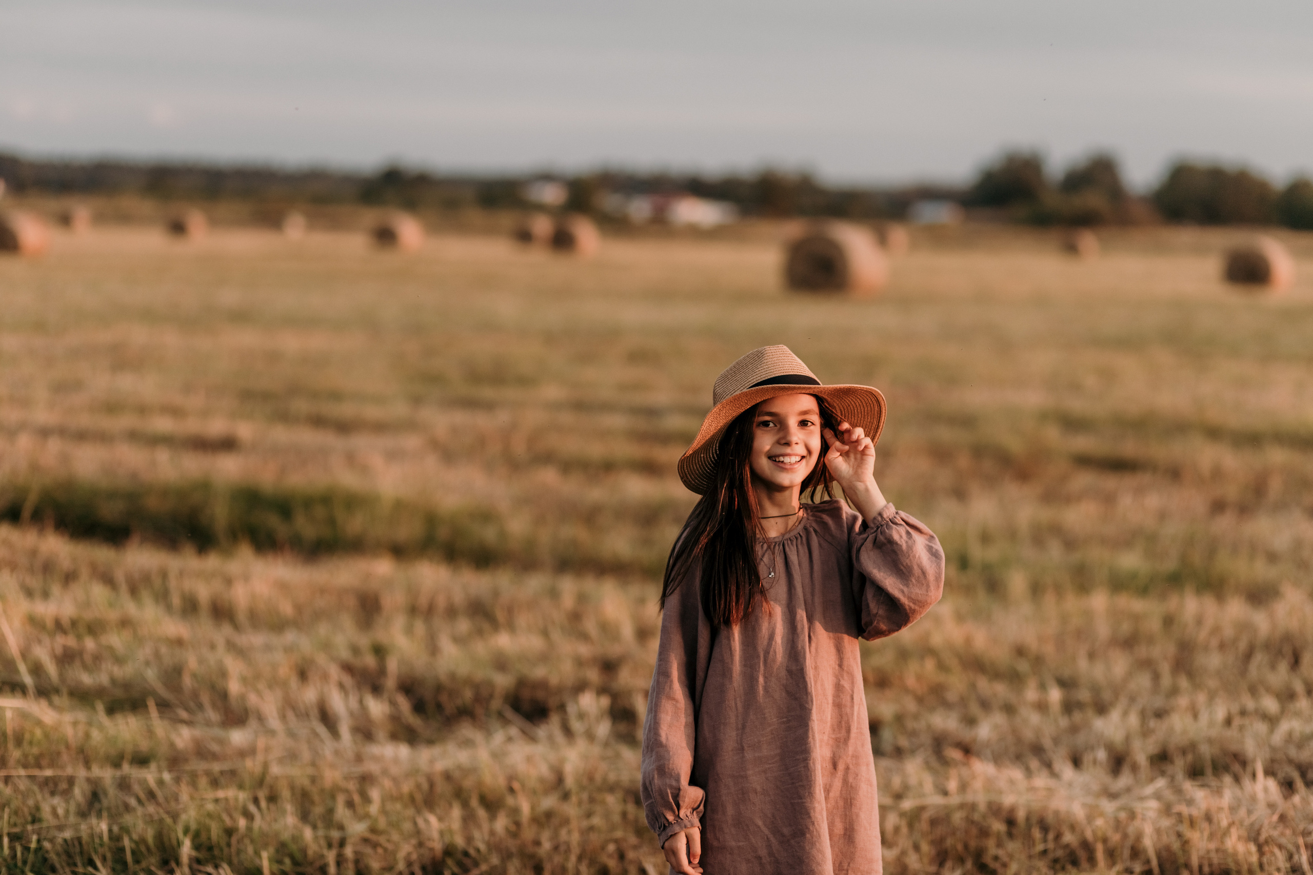 ДЕВЧОНКИ В СТОГАХ. Семейный Фотограф в Санкт-Петербурге Пушкин Анастасия Дьяконенкова