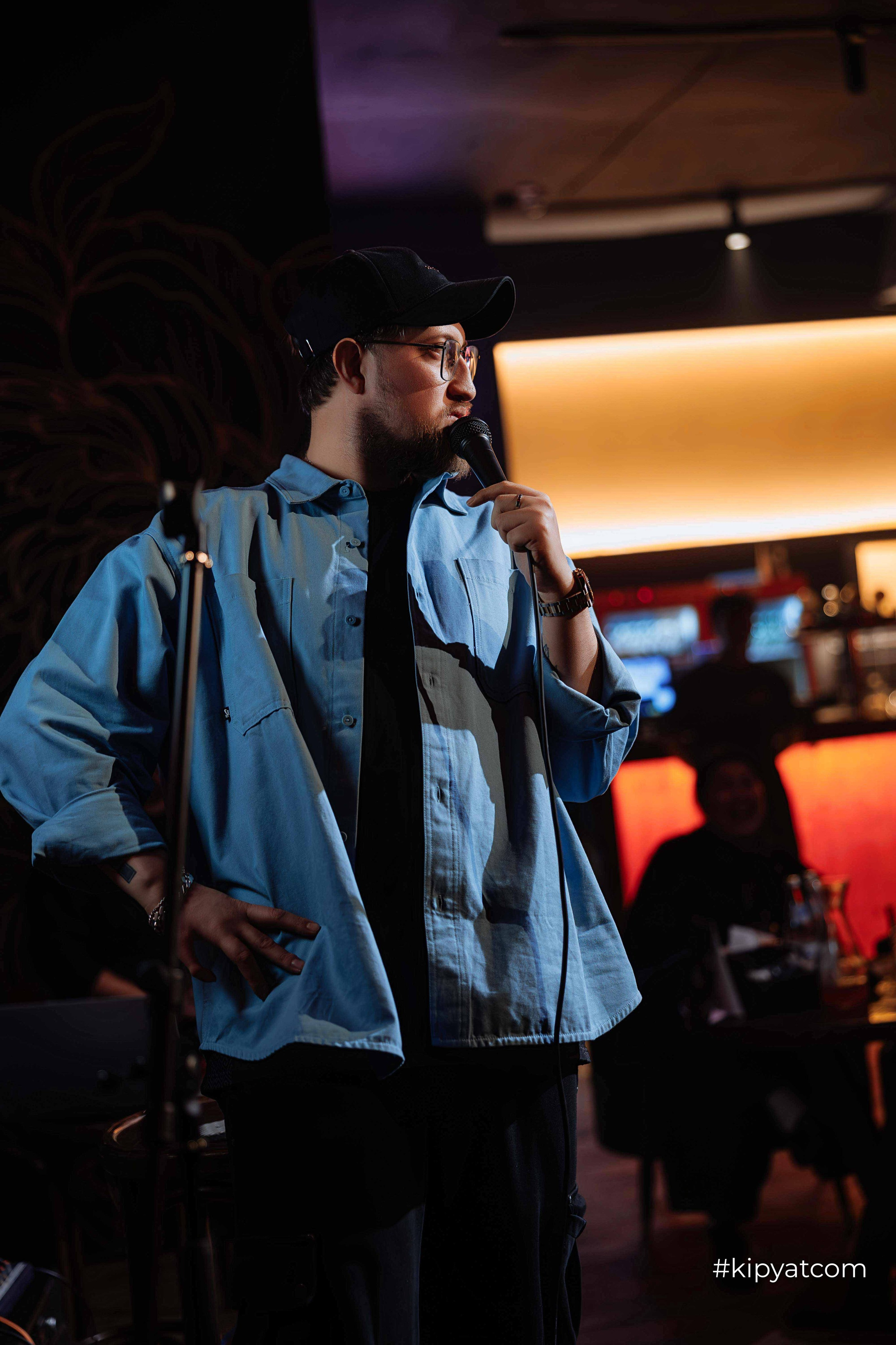 Сольный стендап концерт Александра Меркуль