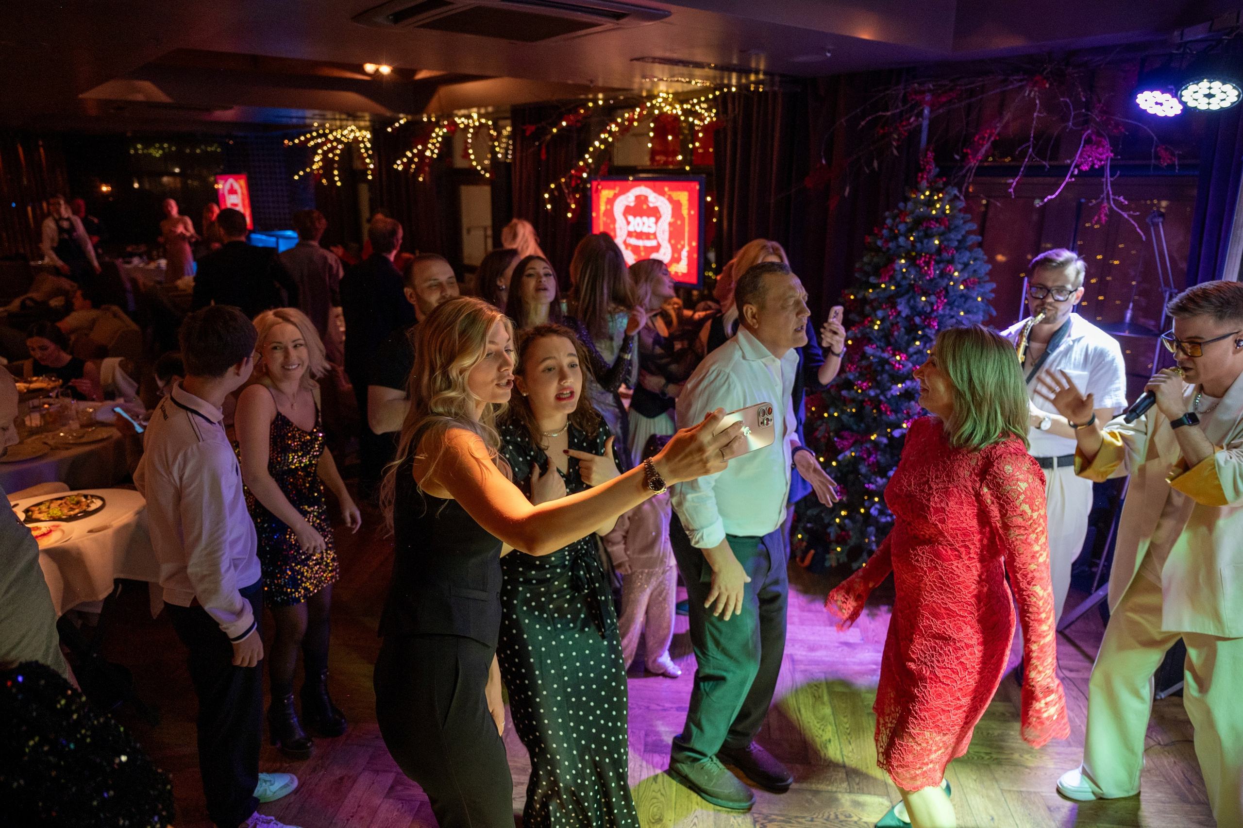 Новый год 2025 в ресторане Red Fox. Репортажный фотограф в Красной Поляне и Сочи Павлюченко Екатерина