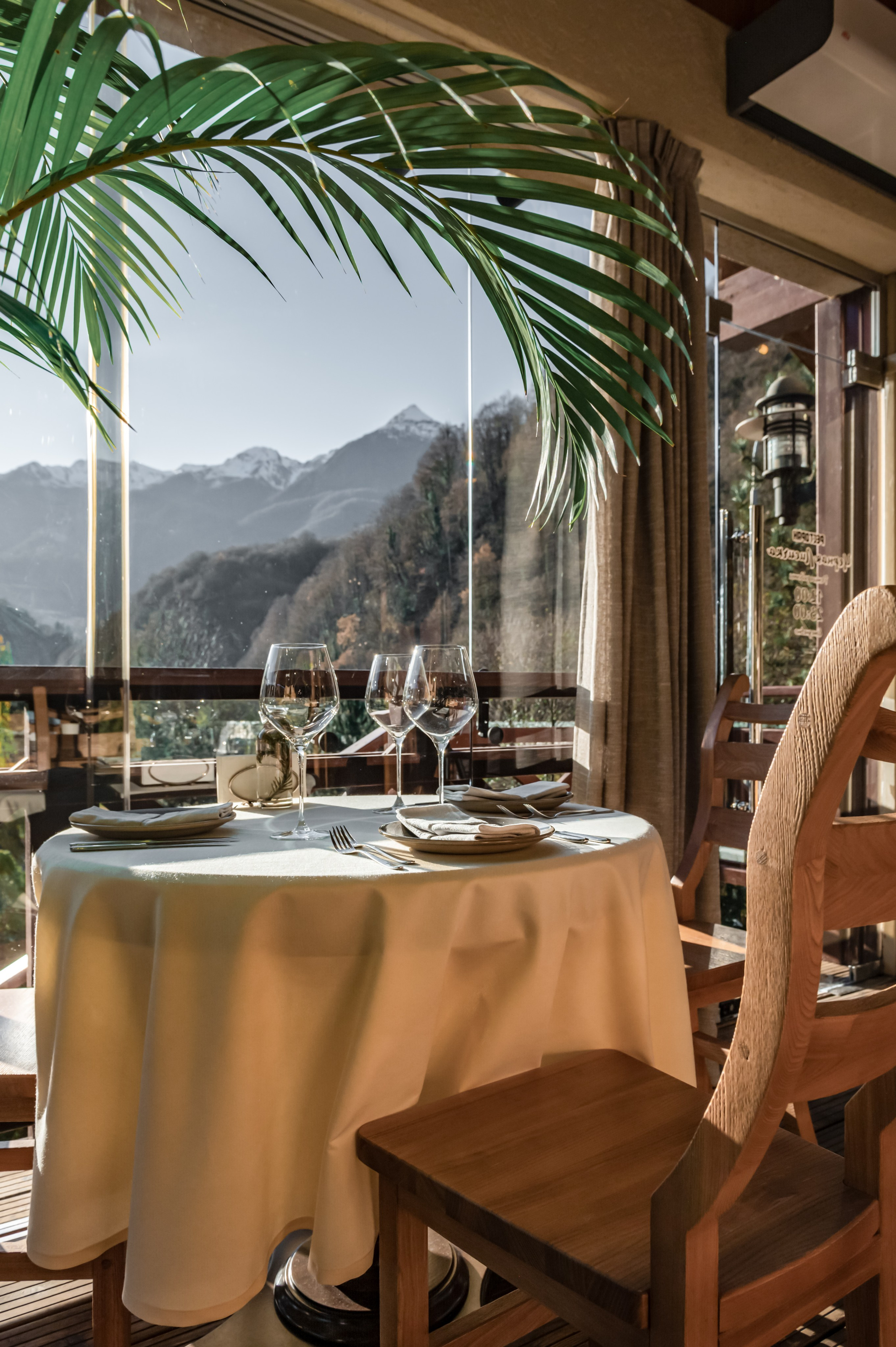 Ресторан «Черная Лисичка» на курорте Газпром Поляна. Репортажный фотограф в Красной Поляне и Сочи Павлюченко Екатерина