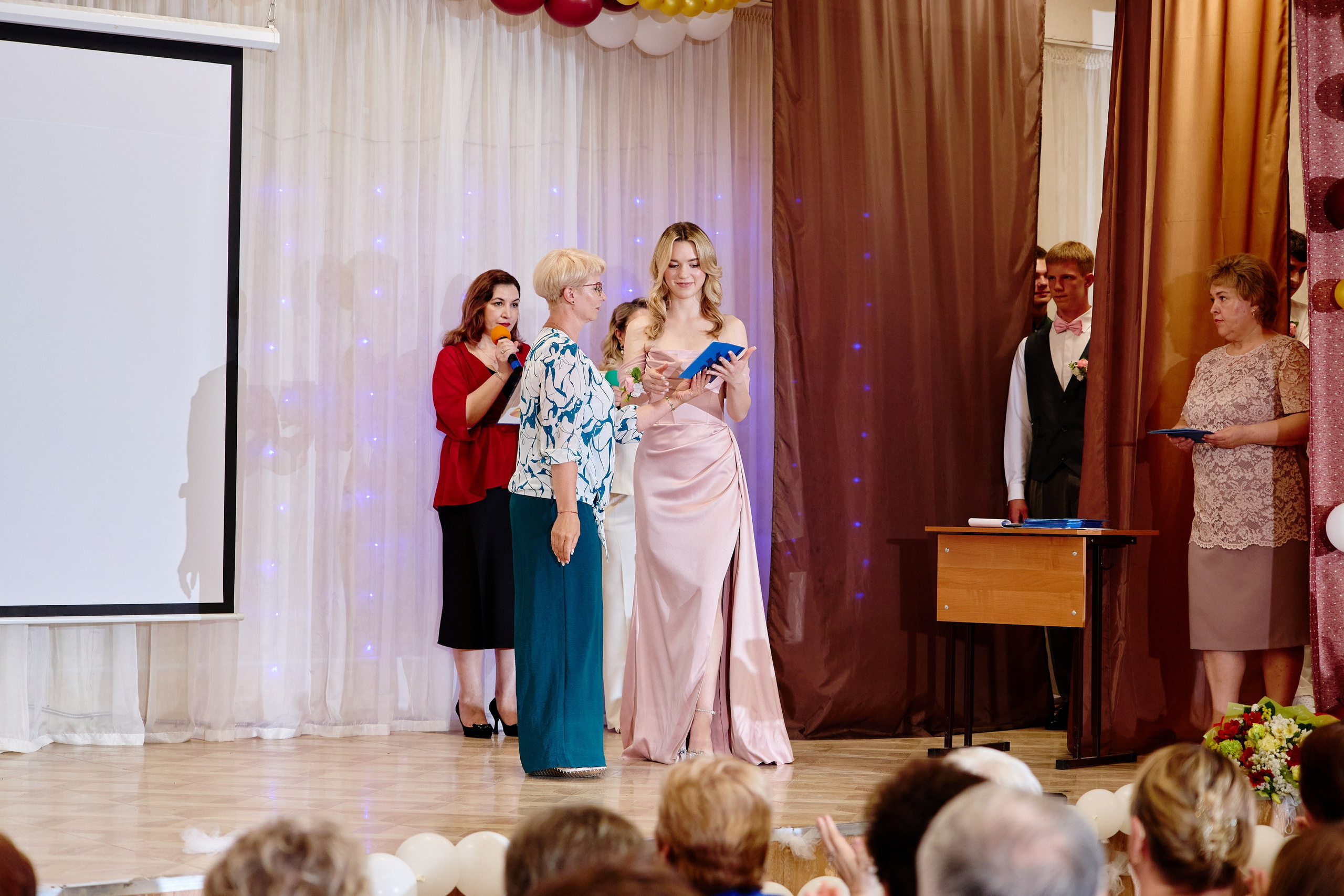 Выпускной 35 Сош. Фотограф Выпускные альбомы Таганрог Сергей Коробченко