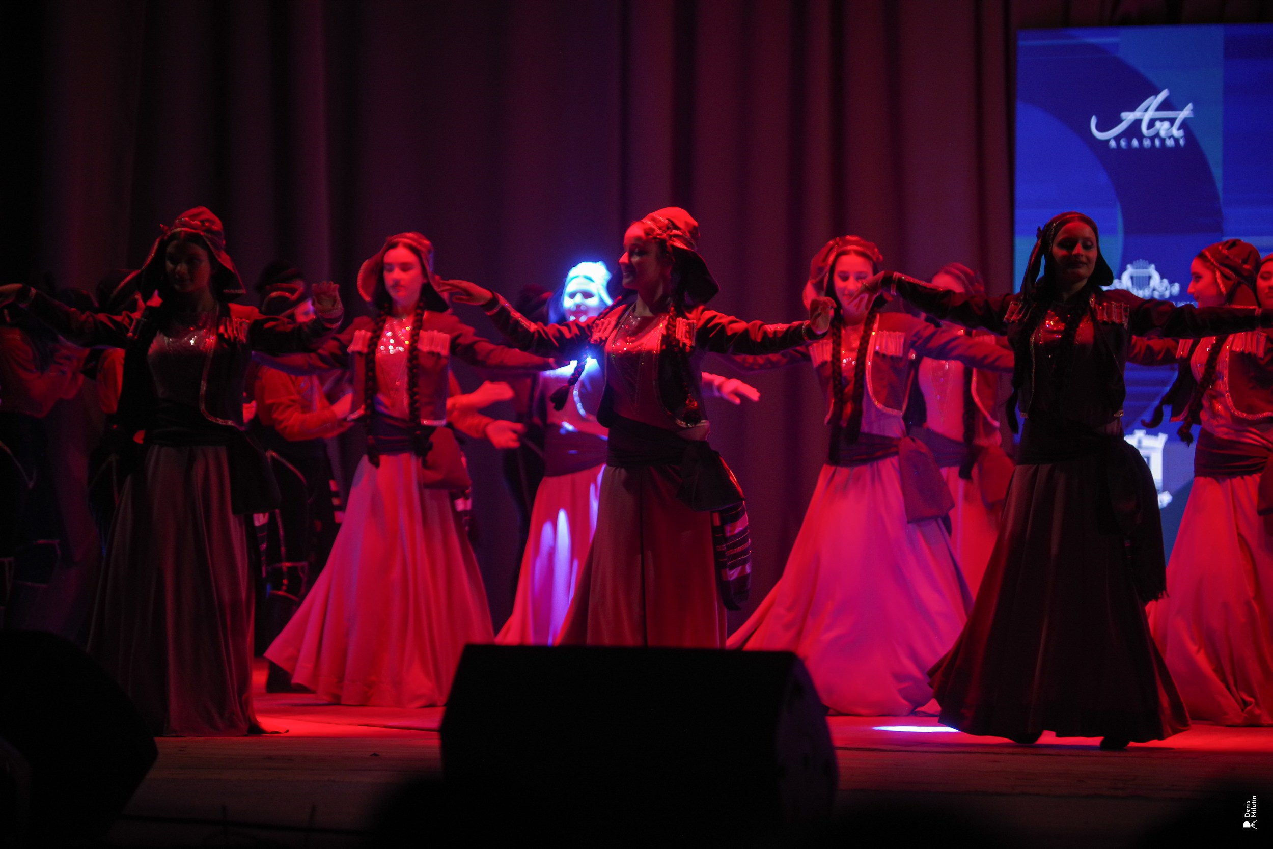 Танцы в Хоби. Портретный фотограф Денис Милютин