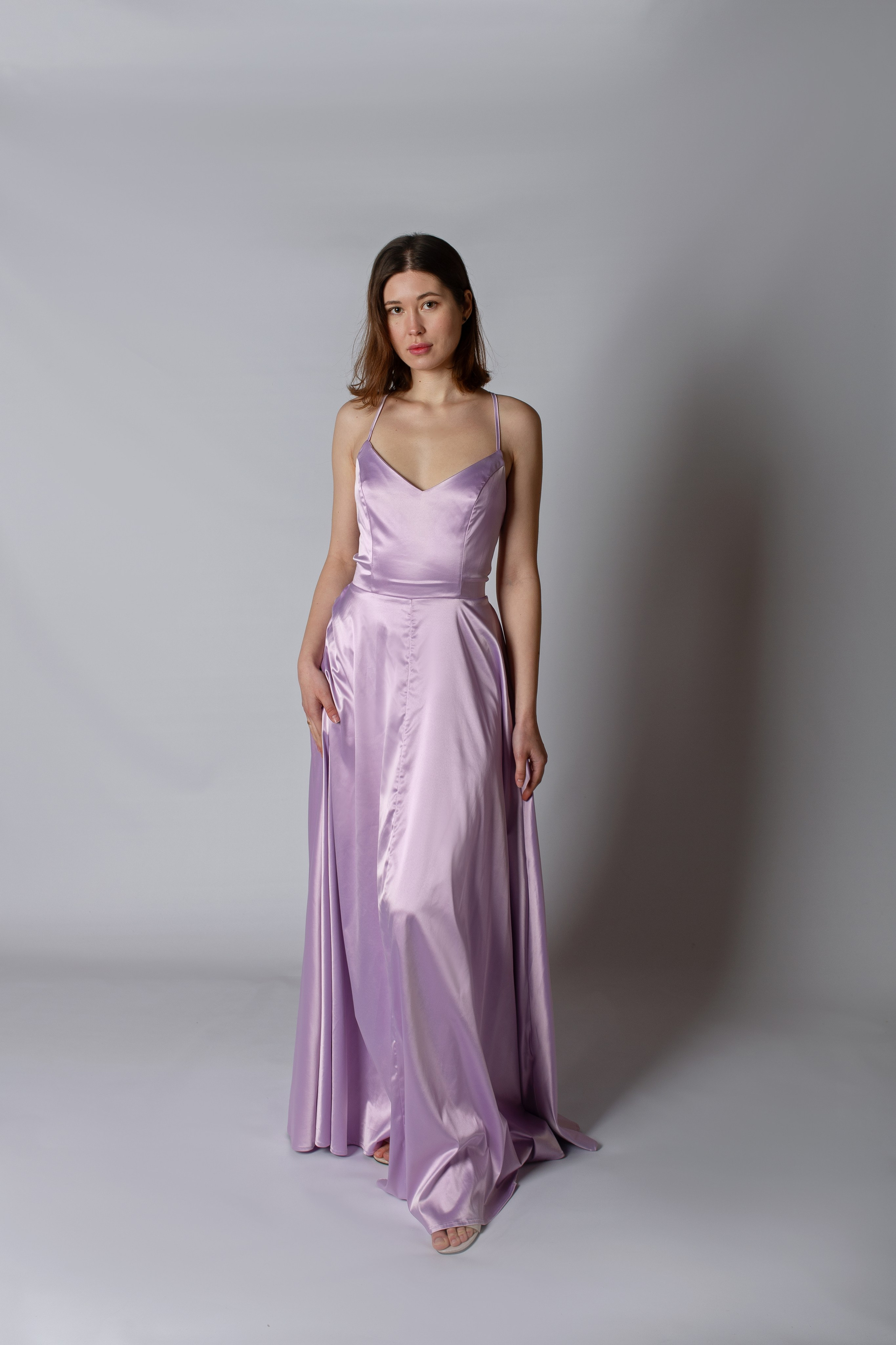 Сиреневое платье с открытой спинкой напрокат в Севастополе